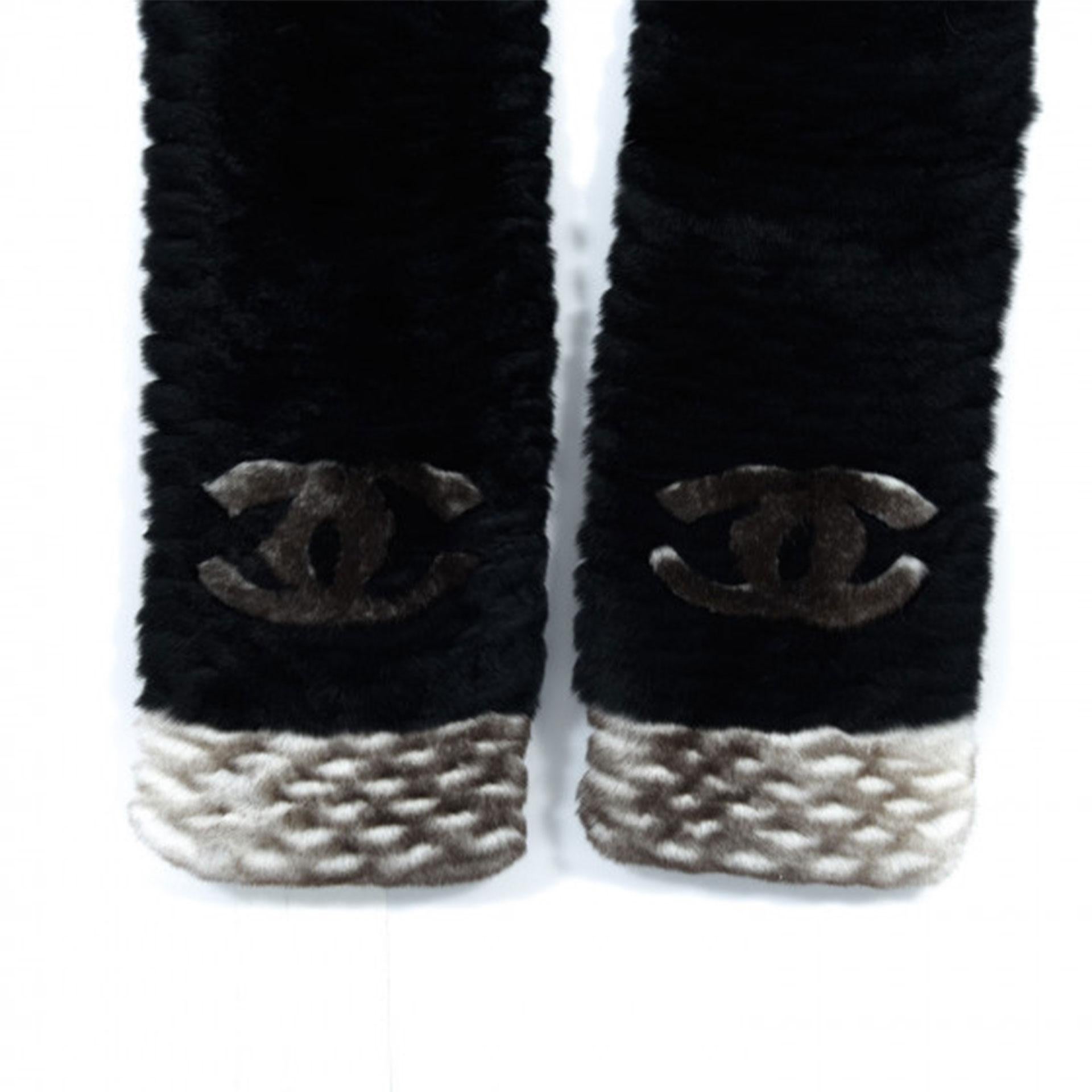 Chanel Black Elegant Orylag Rabbit Fur CC Scarf 