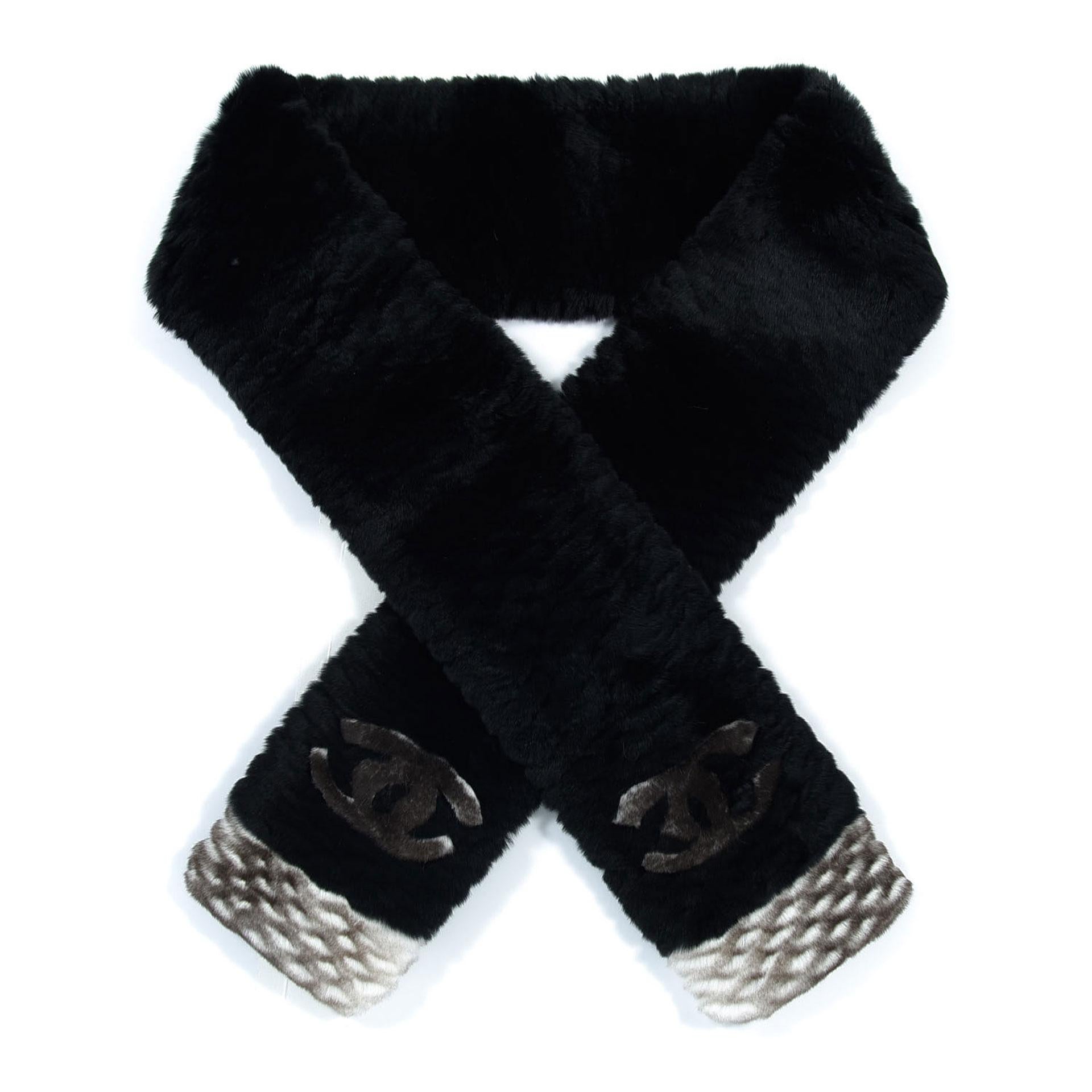 Chanel 2014 Iconic Black Elegant Orylag Rabbit Fur CC Stole Scarf Winter Wrap In Good Condition For Sale In Miami, FL
