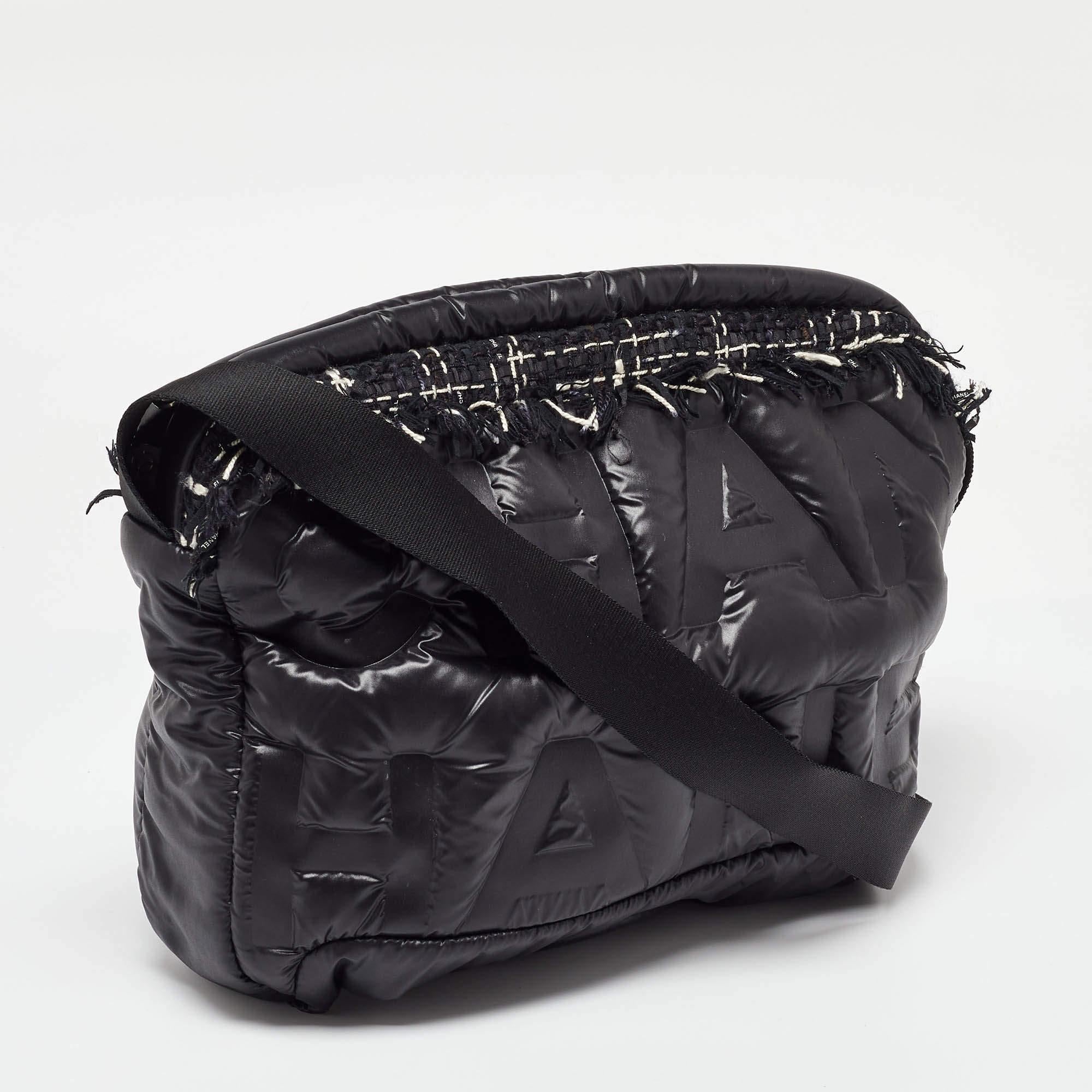 Chanel Black Embossed Nylon Doudoune Crossbody Bag In Good Condition For Sale In Dubai, Al Qouz 2