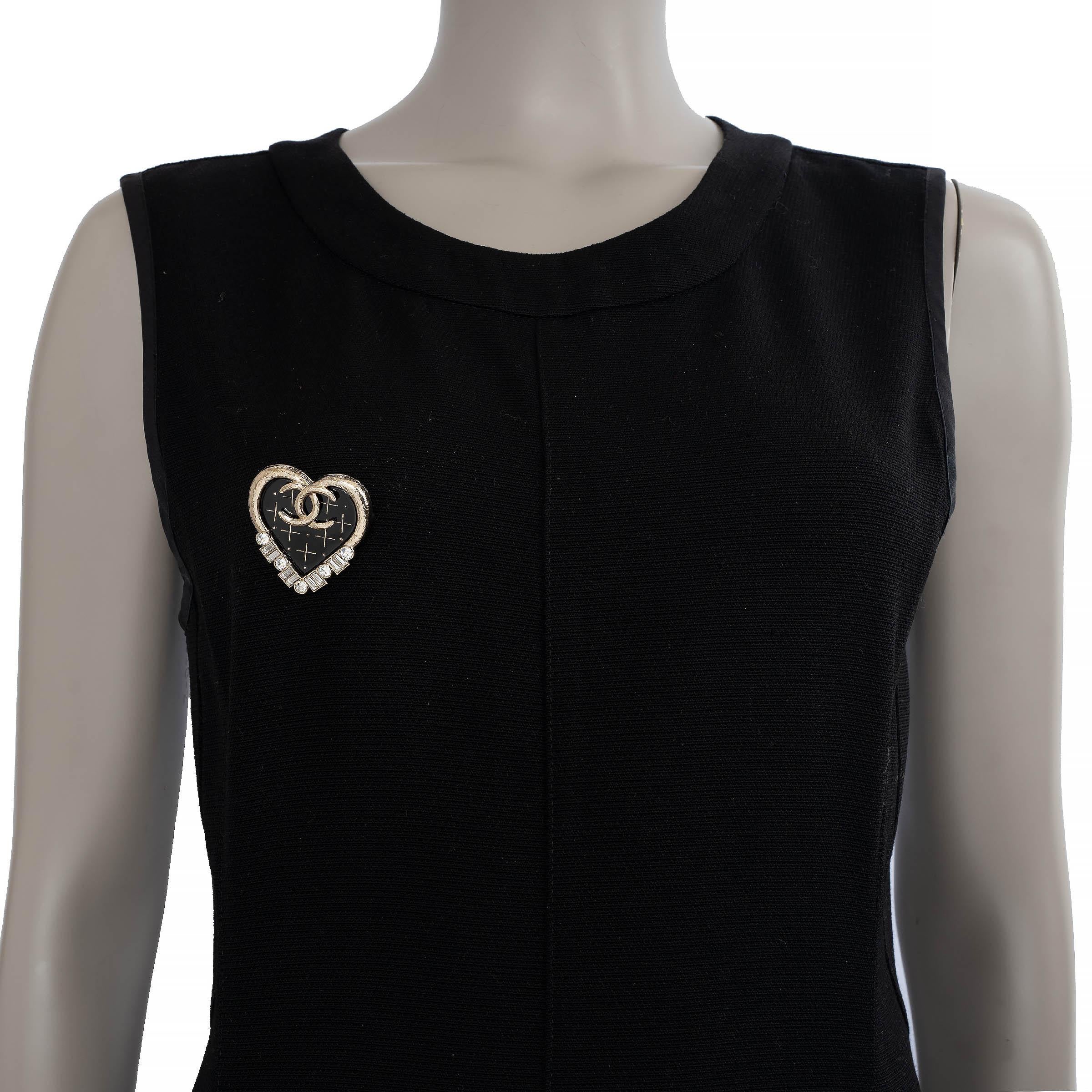 CHANEL black enamel 21A CHATEAU DES DAME CRYSTAL HEART Brooch For Sale 1