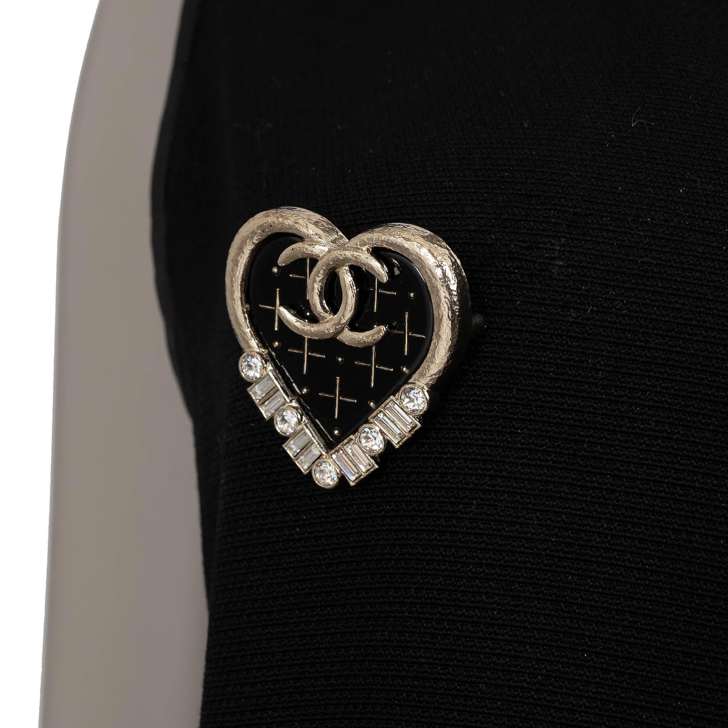 CHANEL black enamel 21A CHATEAU DES DAME CRYSTAL HEART Brooch For Sale 2