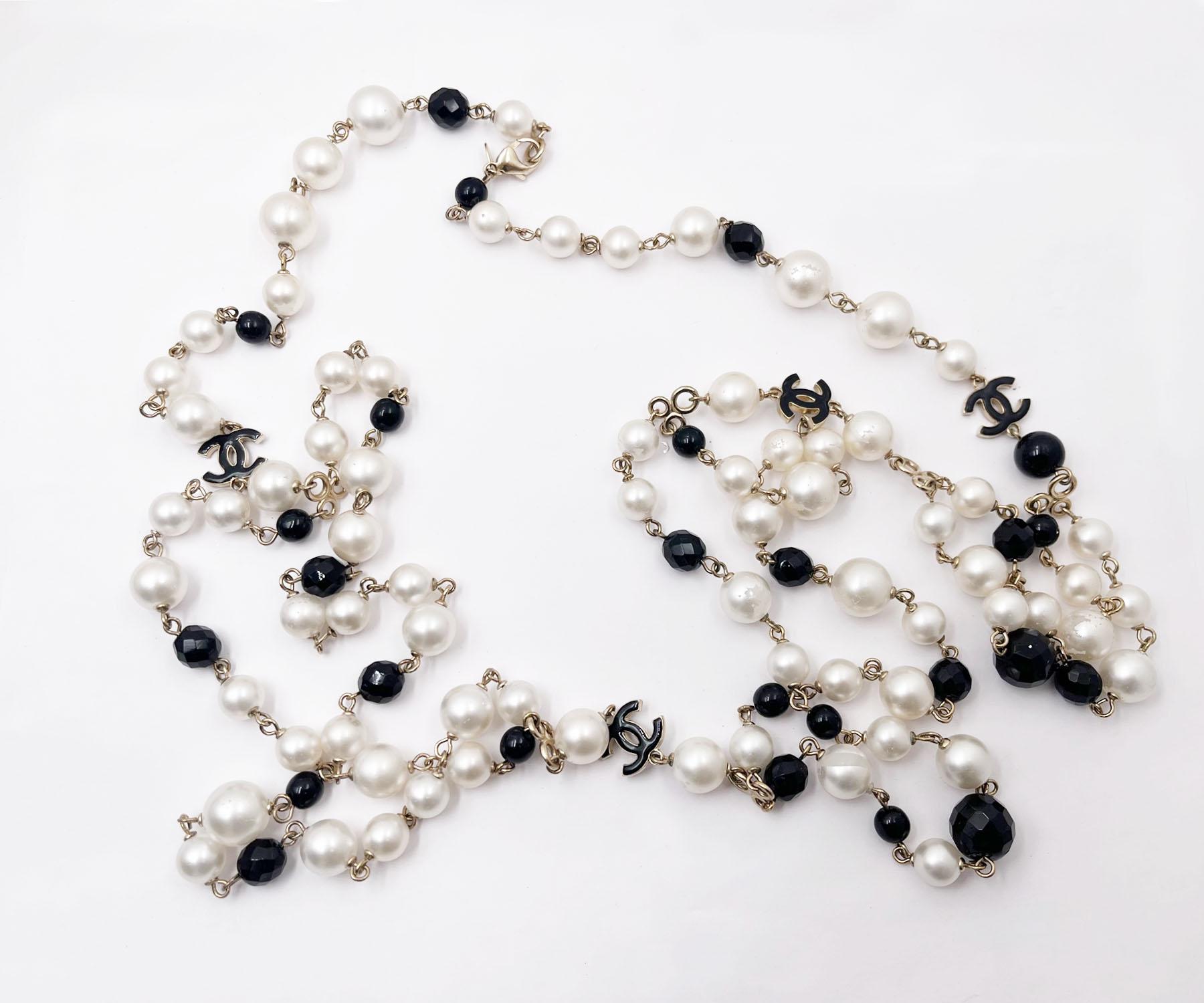 Chanel Black Enamel CC Black Bead Pearl Necklace

*Marked 06
*Made in France

-It is approximately 50