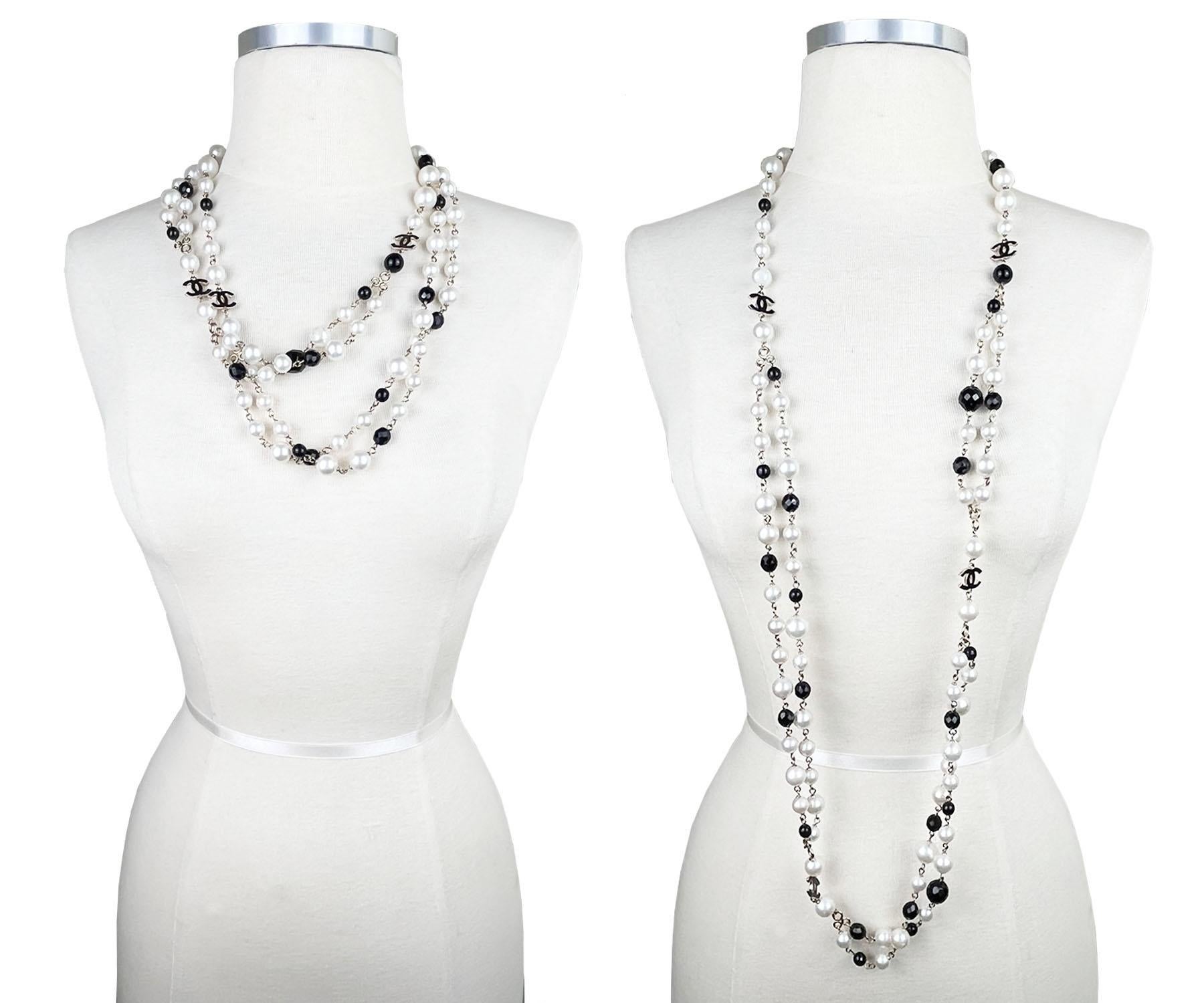 Chanel Schwarz Emaille CC Schwarz Perlenkette mit Perlen-Halskette (Kunsthandwerker*in)