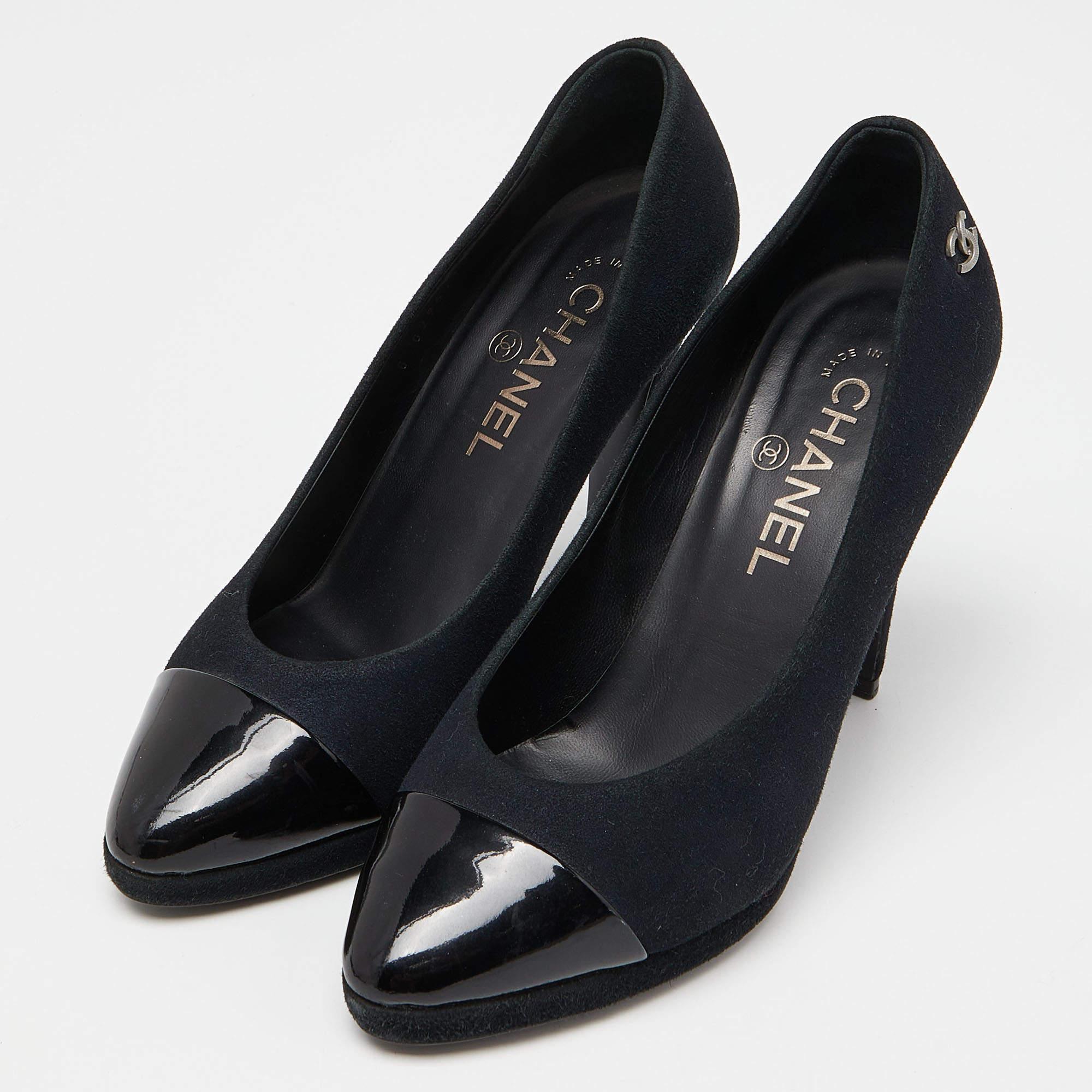 Chanel Black Fabric and Patent Leather Cap Toe CC Pumps Size 38 For Sale 1