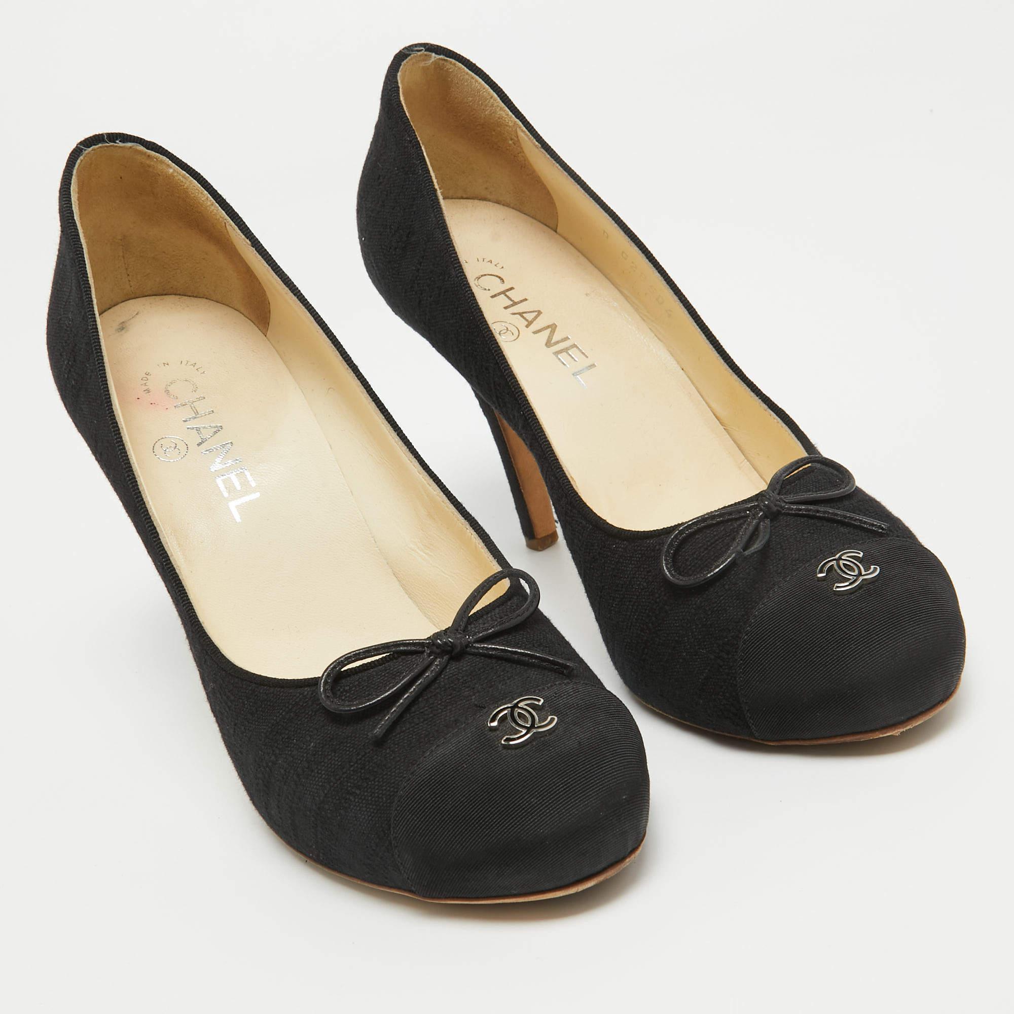 Chanel Black Fabric CC Bow Pumps Size 39 For Sale 1