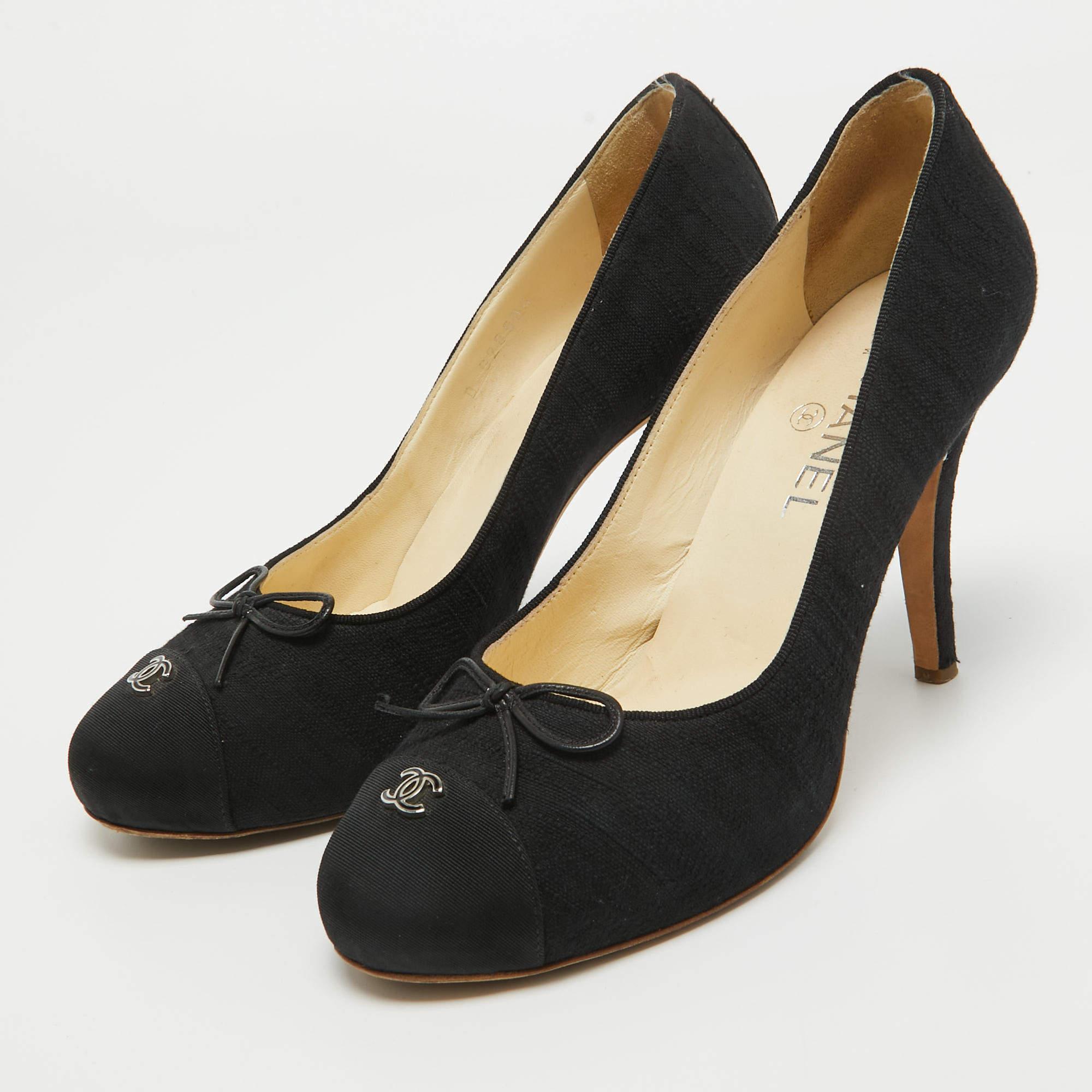 Chanel Black Fabric CC Bow Pumps Size 39 For Sale 2