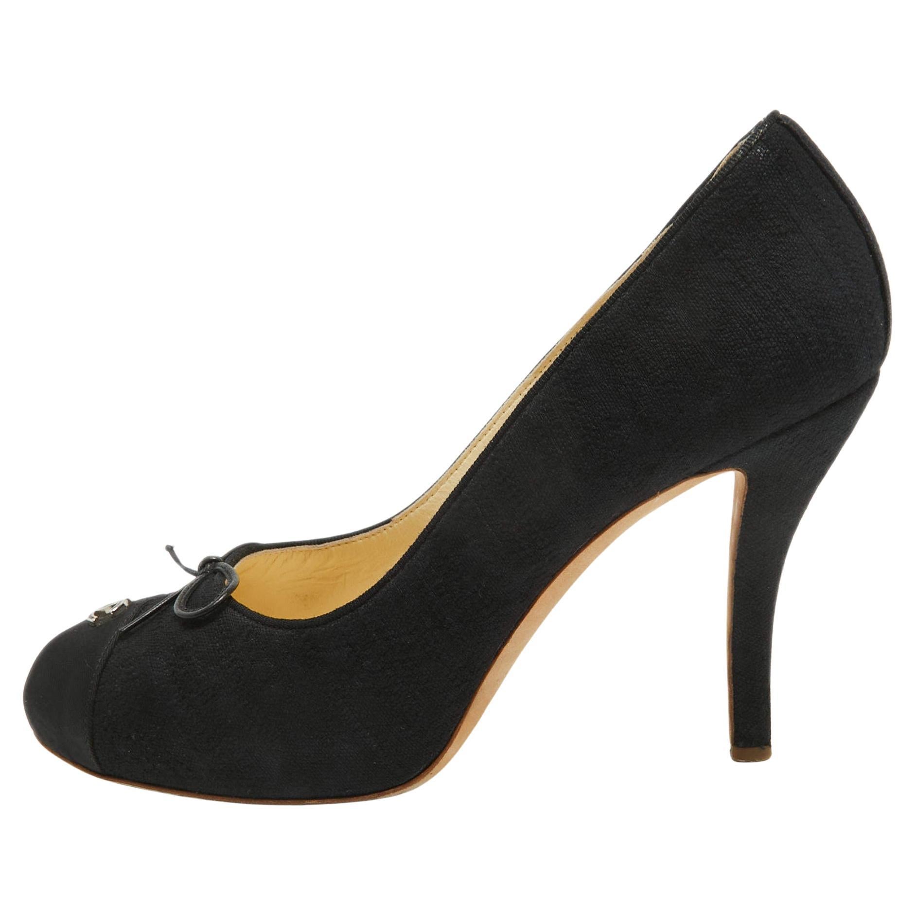 Chanel Black Fabric CC Bow Pumps Size 39 For Sale