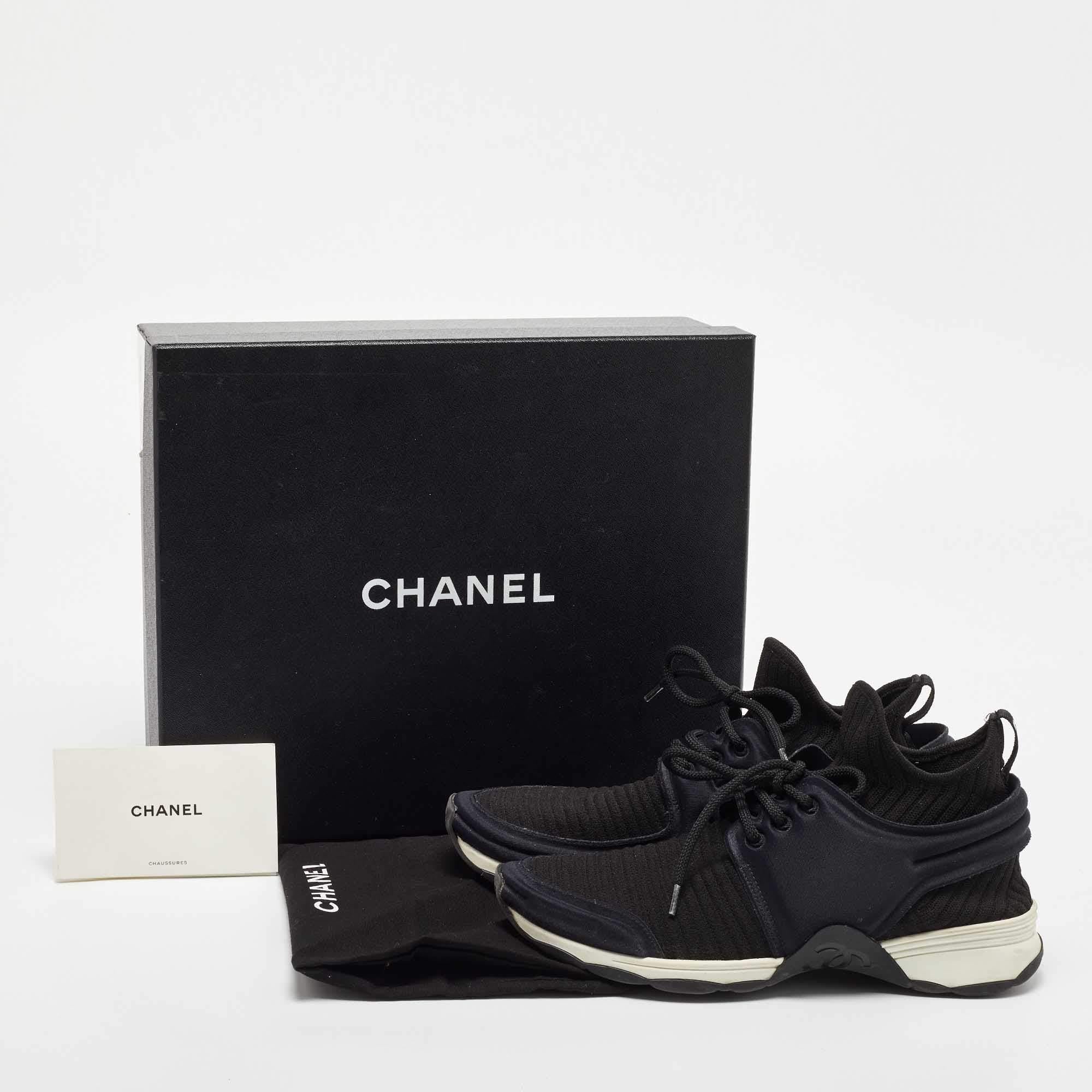 Chanel Schwarze CC High Top-Turnschuhe aus schwarzem Stoff Größe 37 im Angebot 5