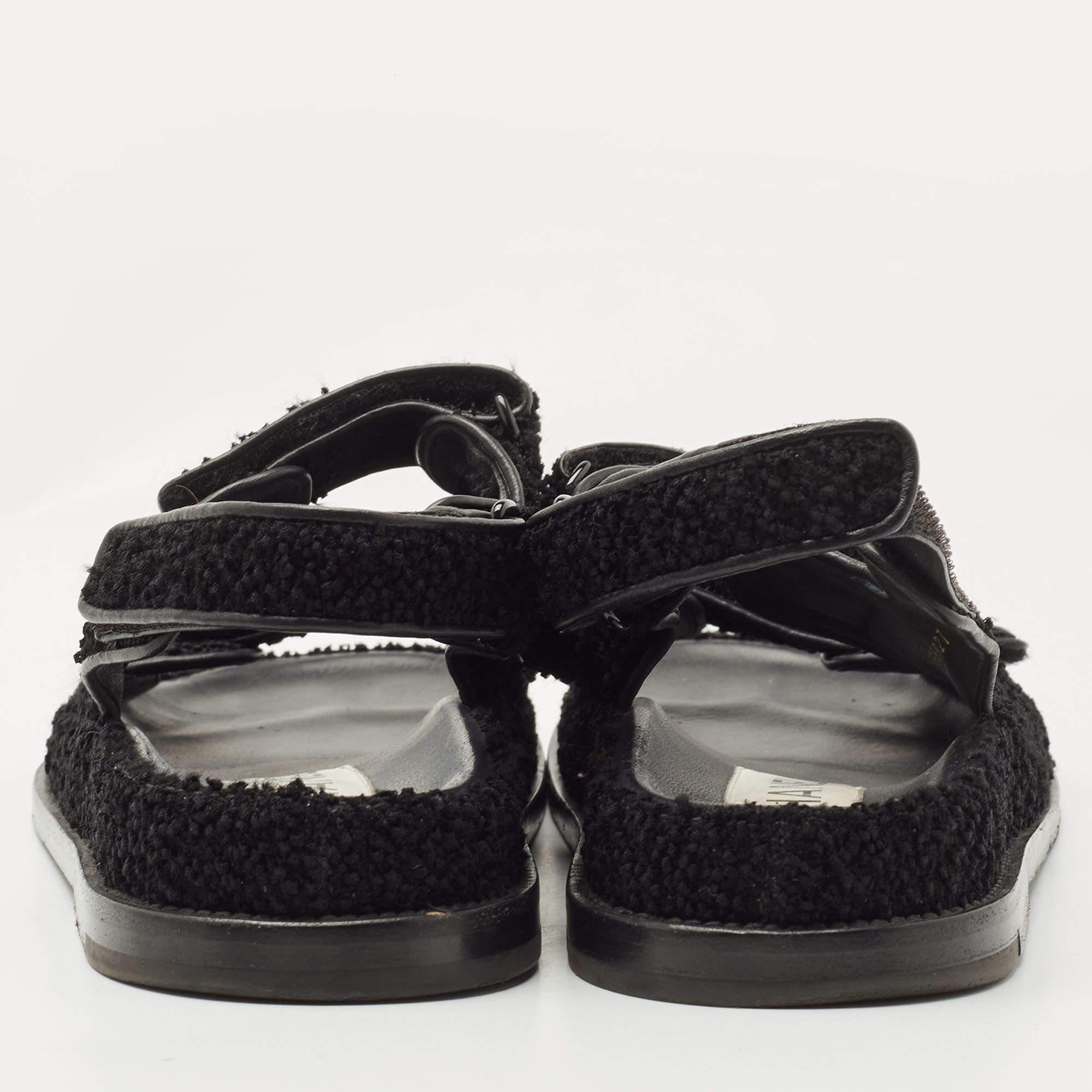 Chanel Black Fabric Dad Flat Sandals Size 37.5 In Good Condition In Dubai, Al Qouz 2