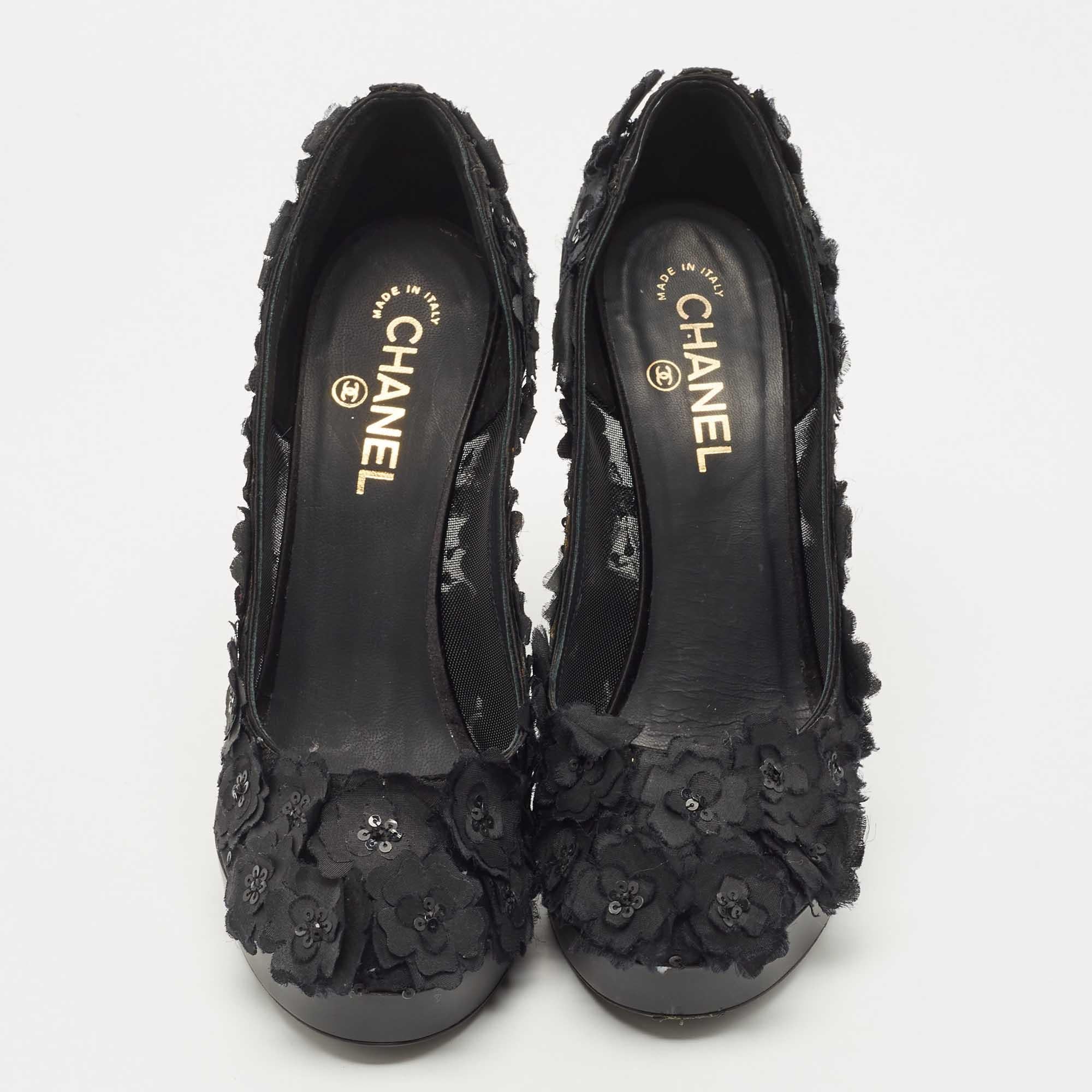 Add an elegant touch to all our attires with this pair of pumps from the House of Chanel. These shoes are designed using black fabric, with Camellia motif elevating their beauty. Wear these sandals with your outfit to obtain a classy, casual