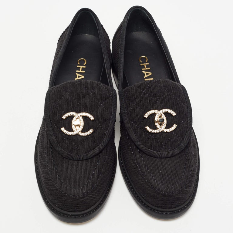 Chanel Black Fabric Quilted CC Crystal Embellished Slip On  display picture 3