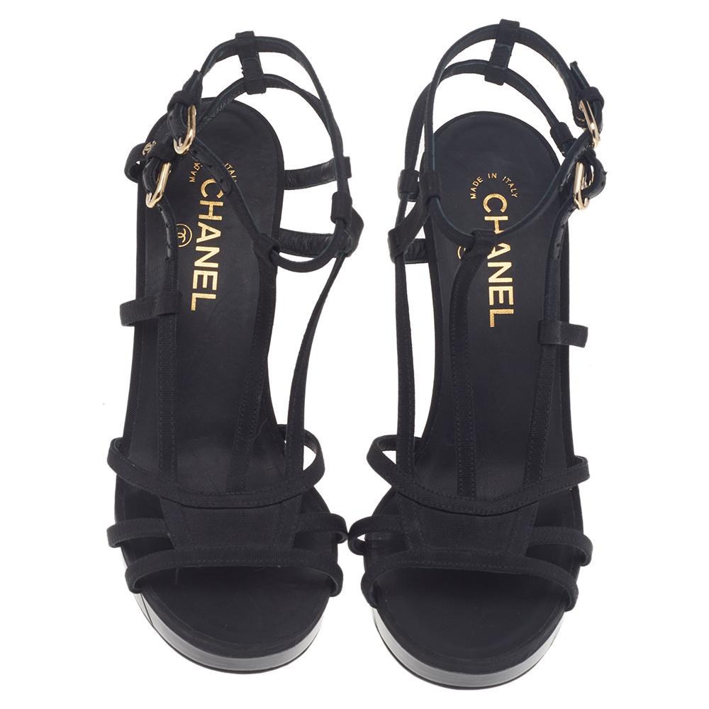 Chanel Black Fabric Strappy Sandals Size 40 In Good Condition For Sale In Dubai, Al Qouz 2