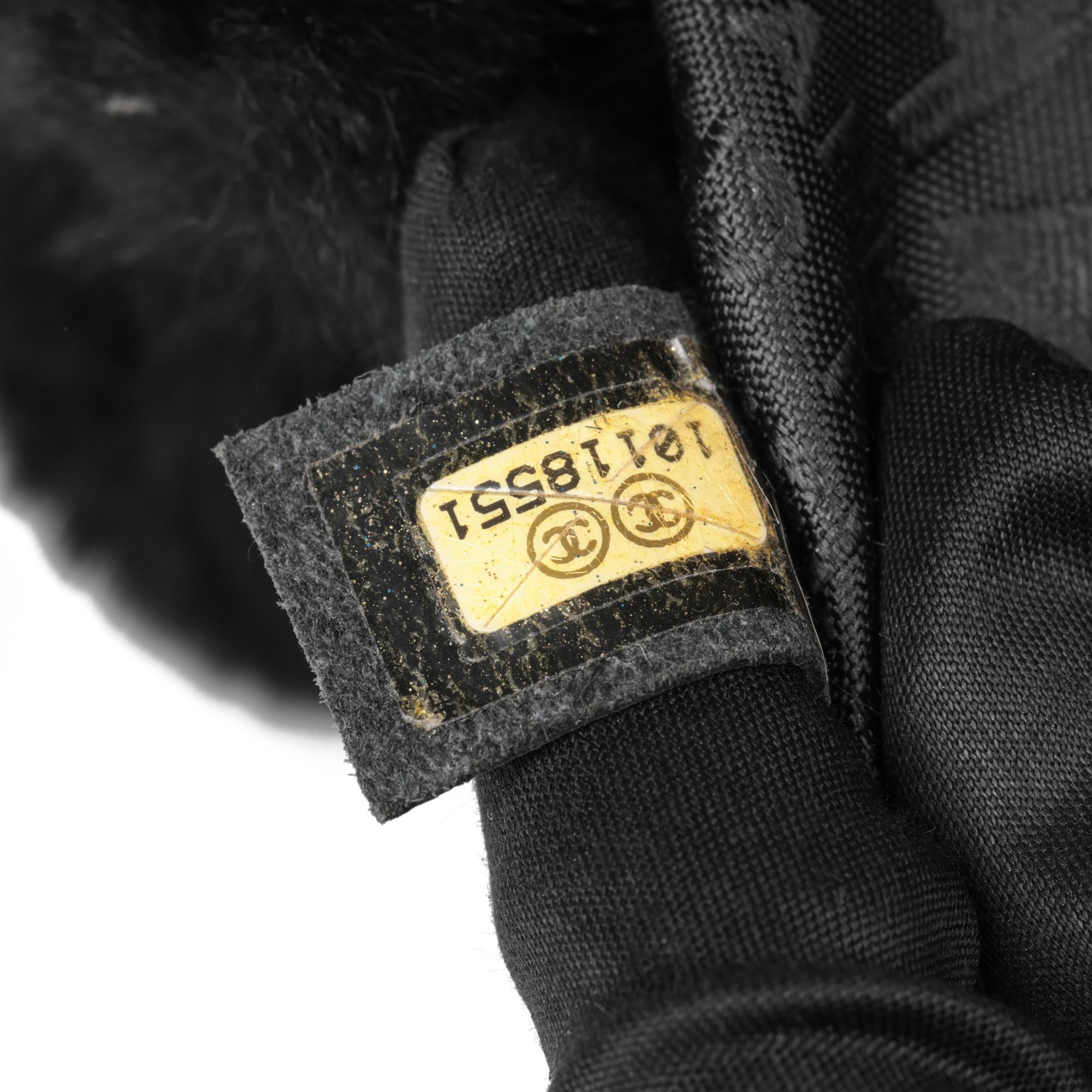 Chanel, la borsa media classica a patta singola in pelliccia fantasia nera e tweed grigio in vendita 5