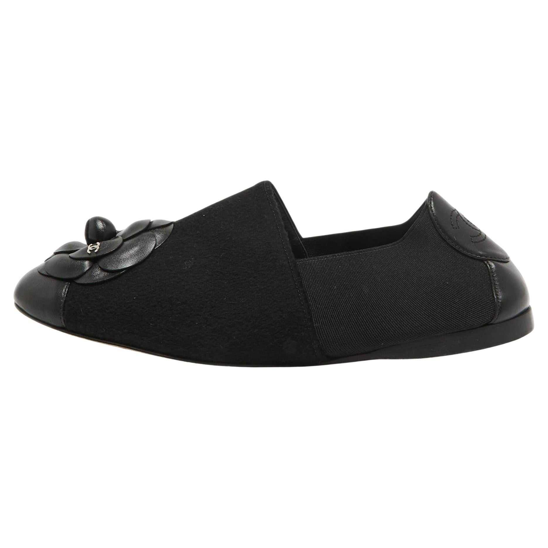 Chanel Black Felt and Leather CC Camellia Slip On Loafers Size 40 For Sale