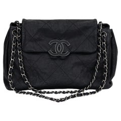 Chanel - Sac à bandoulière matelassé plat noir