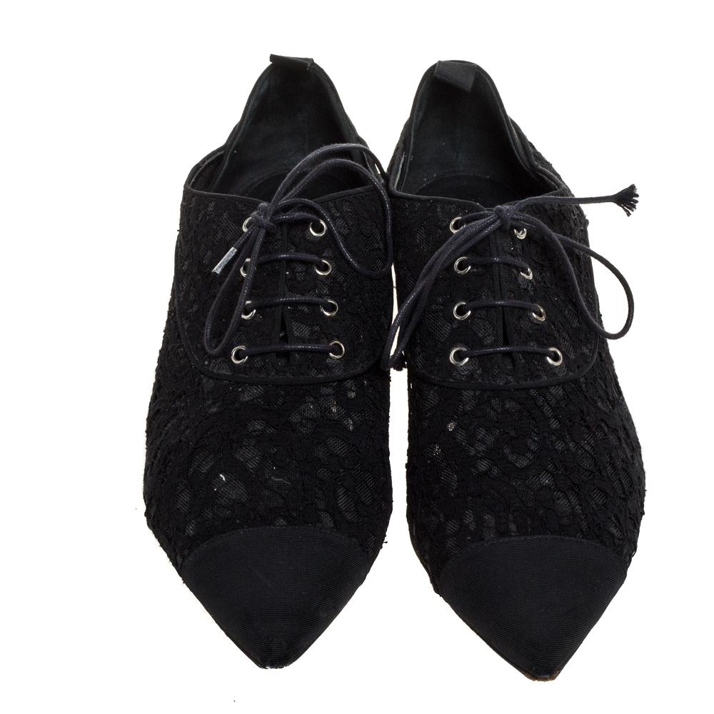 These Chanel oxfords will add a sharp touch to any outfit. Made from black lace, these lace-up oxfords feature pointed toes, lace-up on the vamps, and a feminine look. They are leather-lined and come with comfortable heels.



