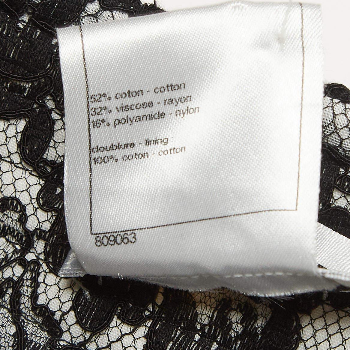 Chanel Mini Vestido Negro de Encaje Floral con Cuello Alto y Volantes L en venta 2