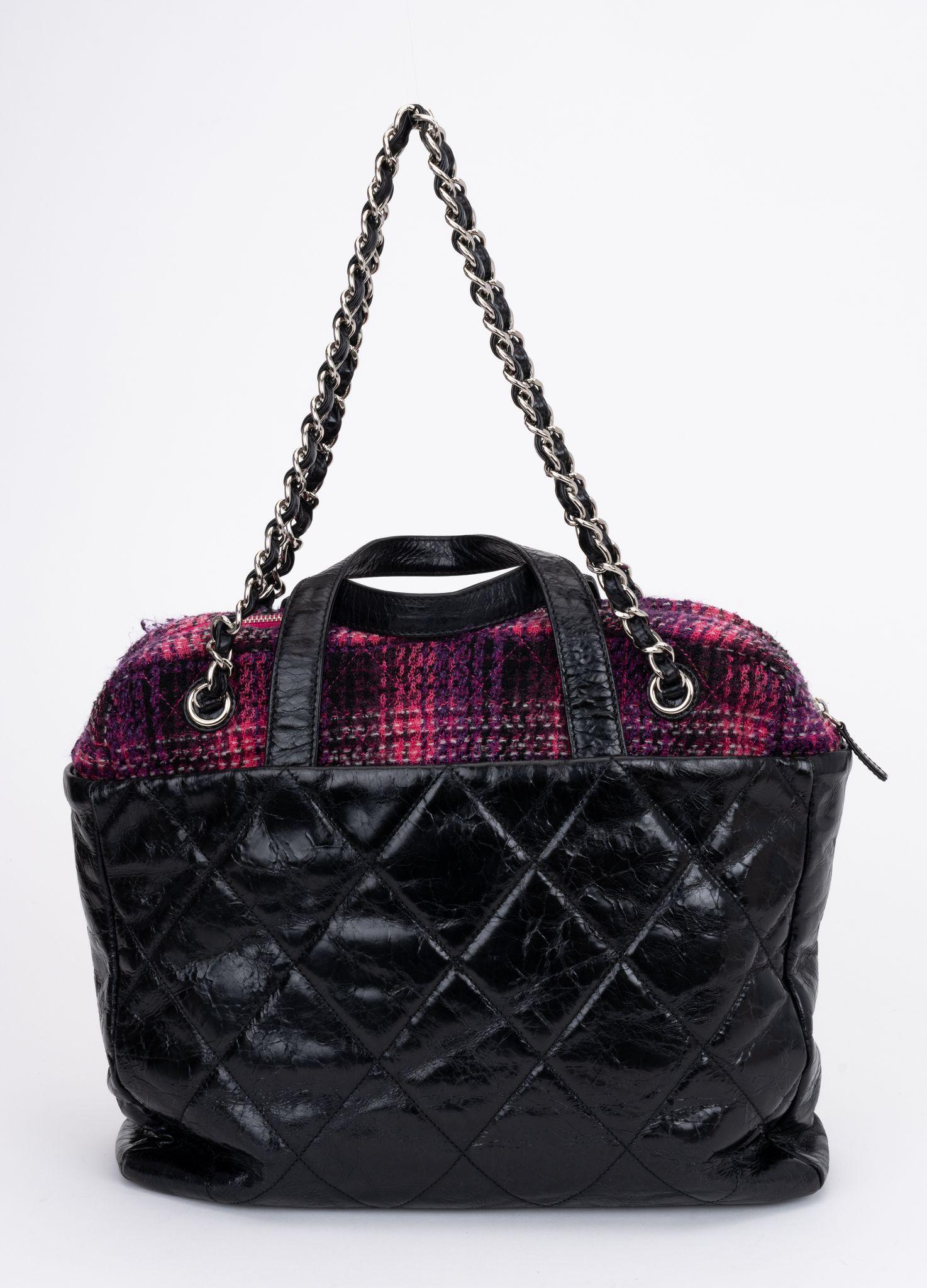 Chanel Black & Fuchsia 2 Way Tote Bag In Excellent Condition For Sale In West Hollywood, CA