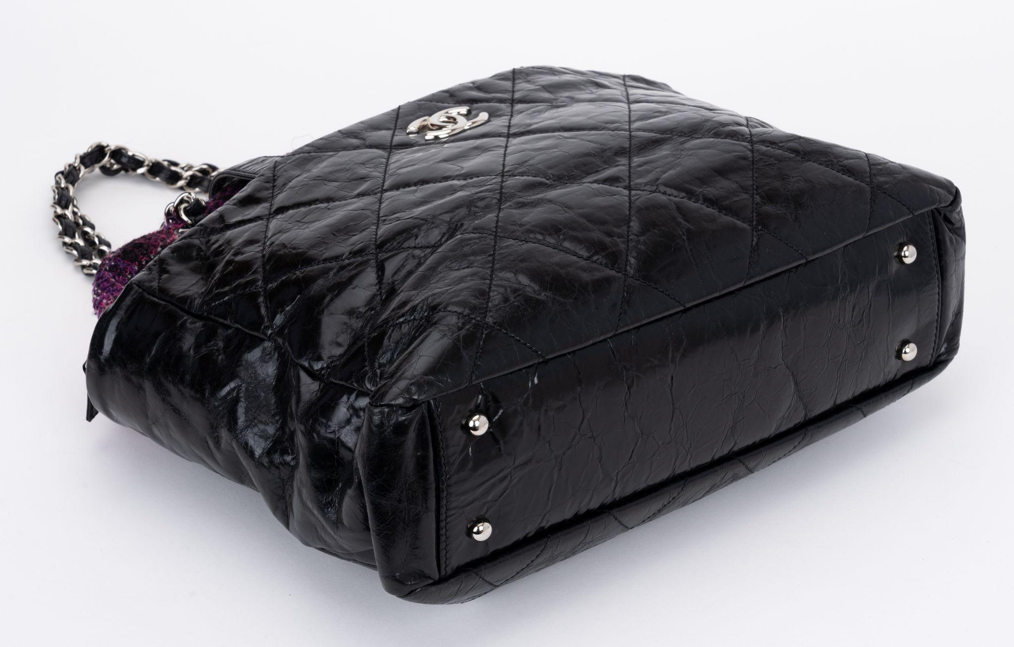 Women's Chanel Black & Fuchsia 2 Way Tote Bag For Sale