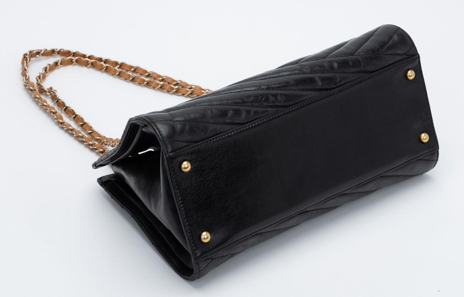 Women's Chanel Black Gabrielle Shoulder Bag For Sale