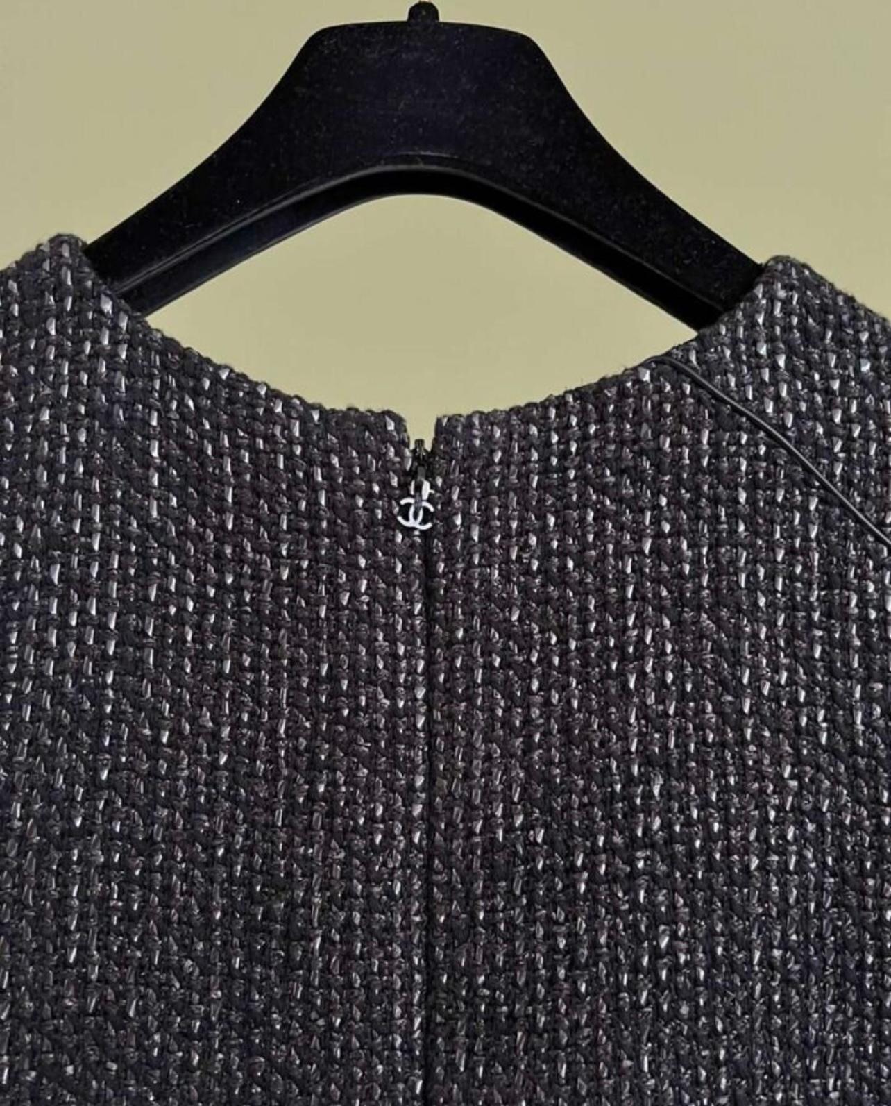 Chanel Schwarzes Geometrisches Tweed-Kleid  Damen im Angebot