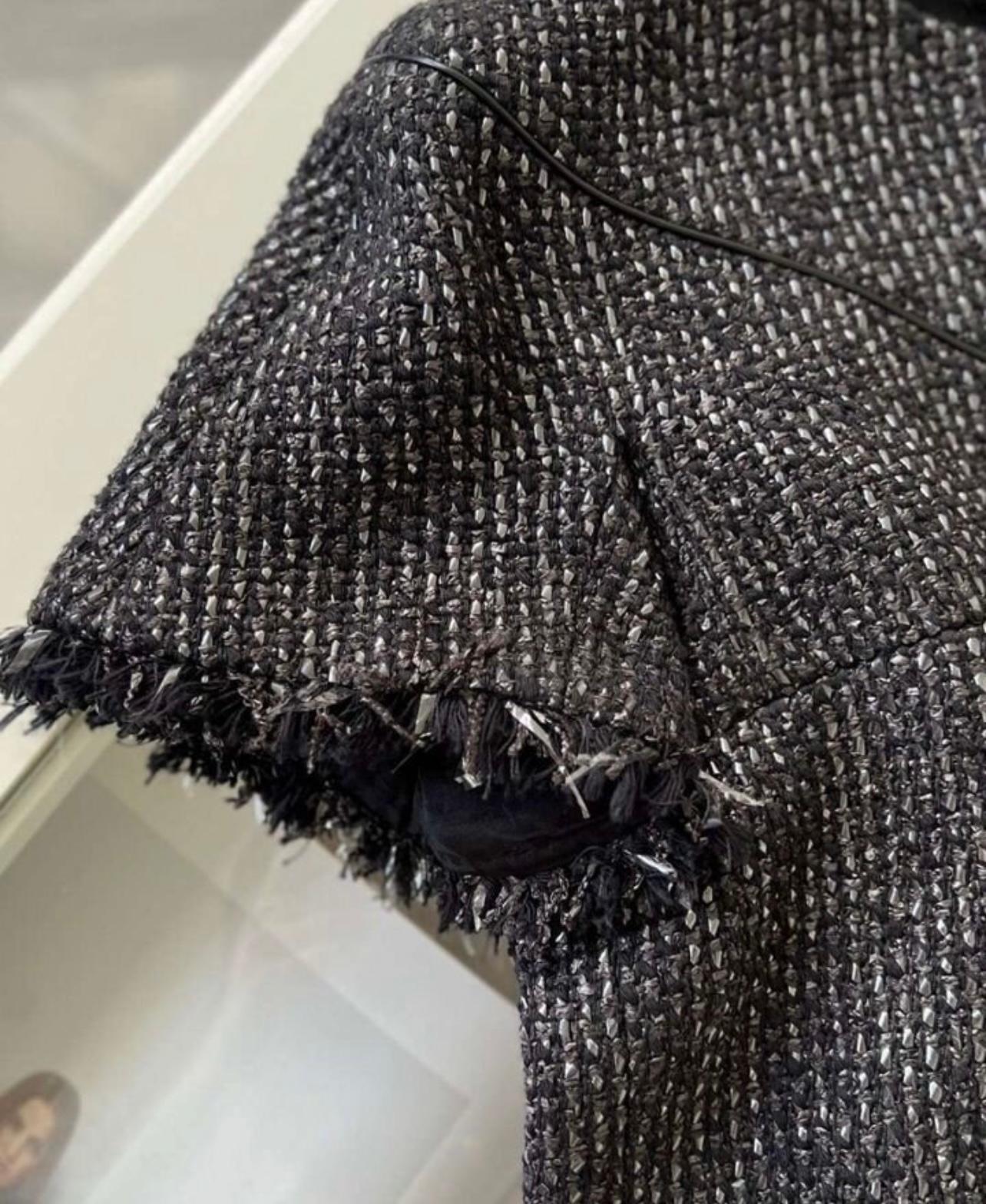 Chanel Schwarzes Geometrisches Tweed-Kleid  im Angebot 1