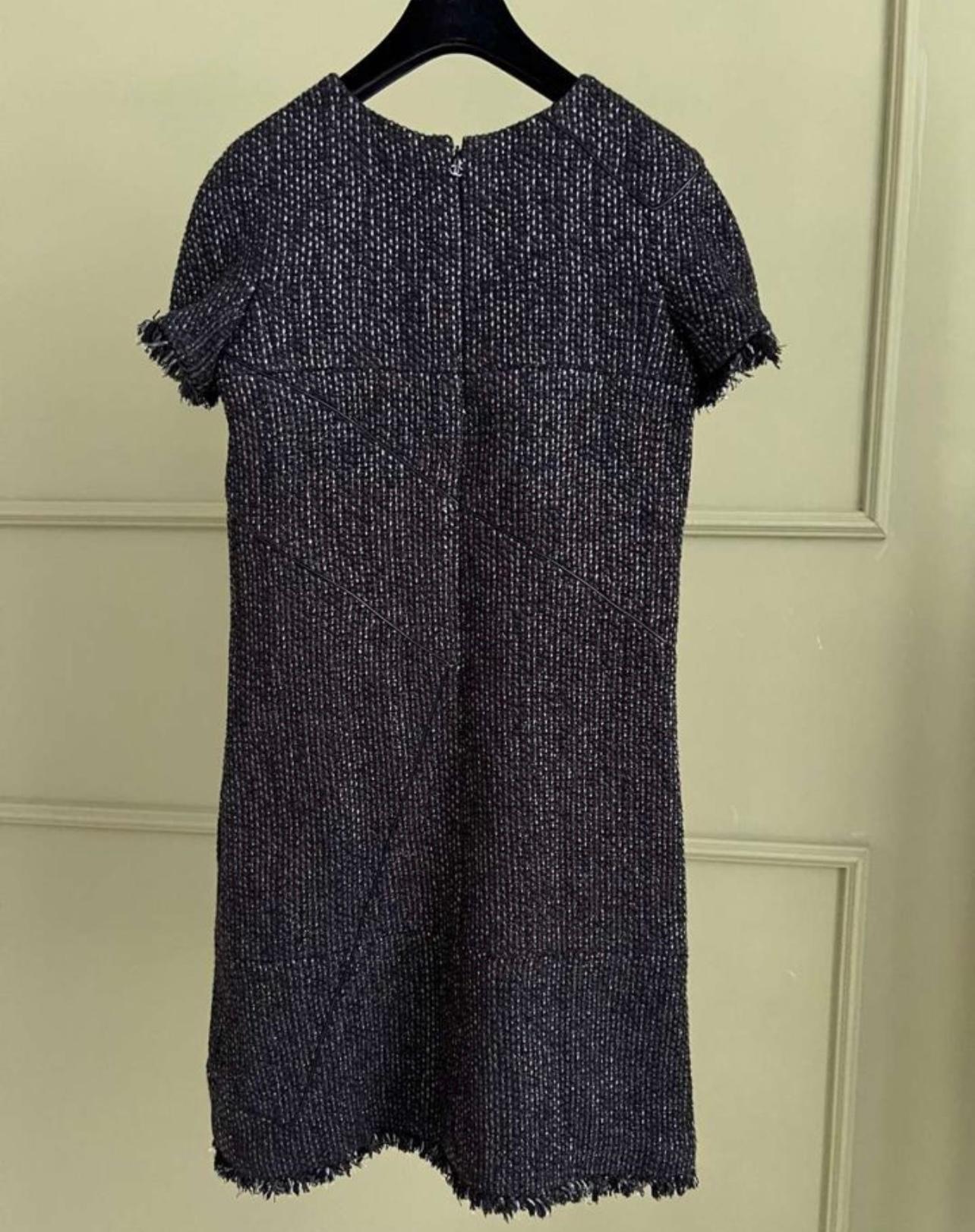 Chanel Schwarzes Geometrisches Tweed-Kleid  im Angebot 3