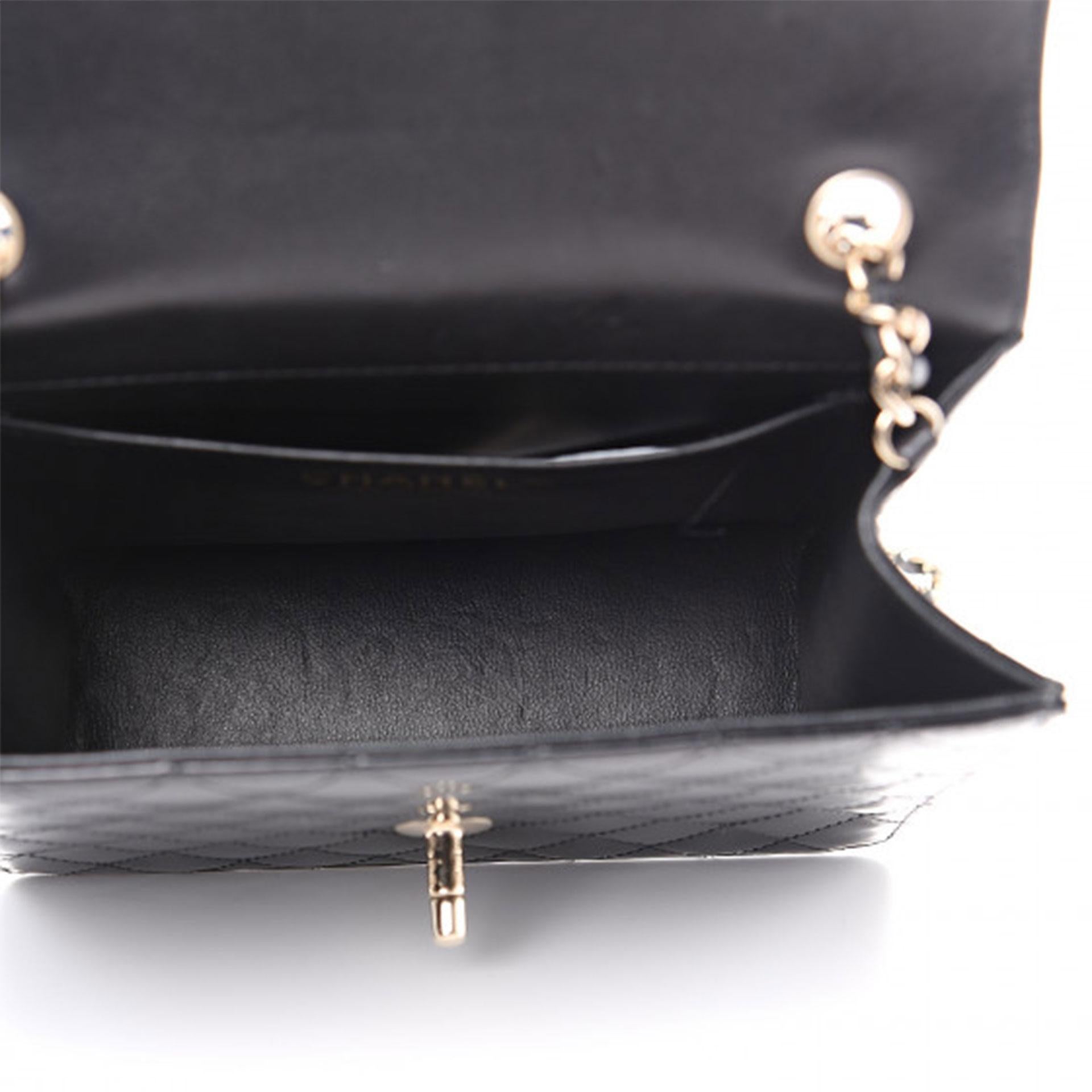 Chanel Black Quilted Rare Mini Classic Patent Flap Bag Silver Hardware Vintage en vente 4