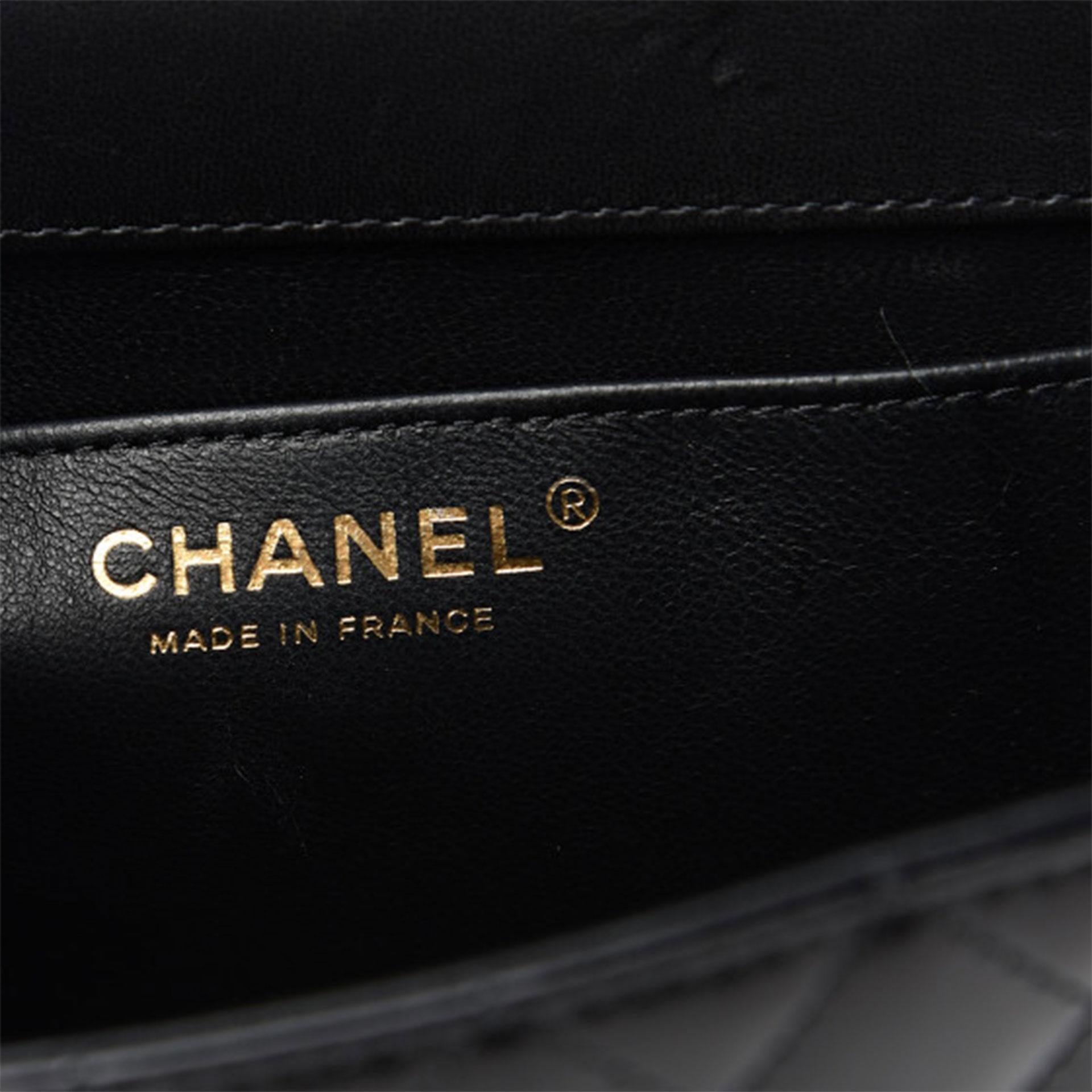 Chanel Black Quilted Rare Mini Classic Patent Flap Bag Silver Hardware Vintage en vente 5