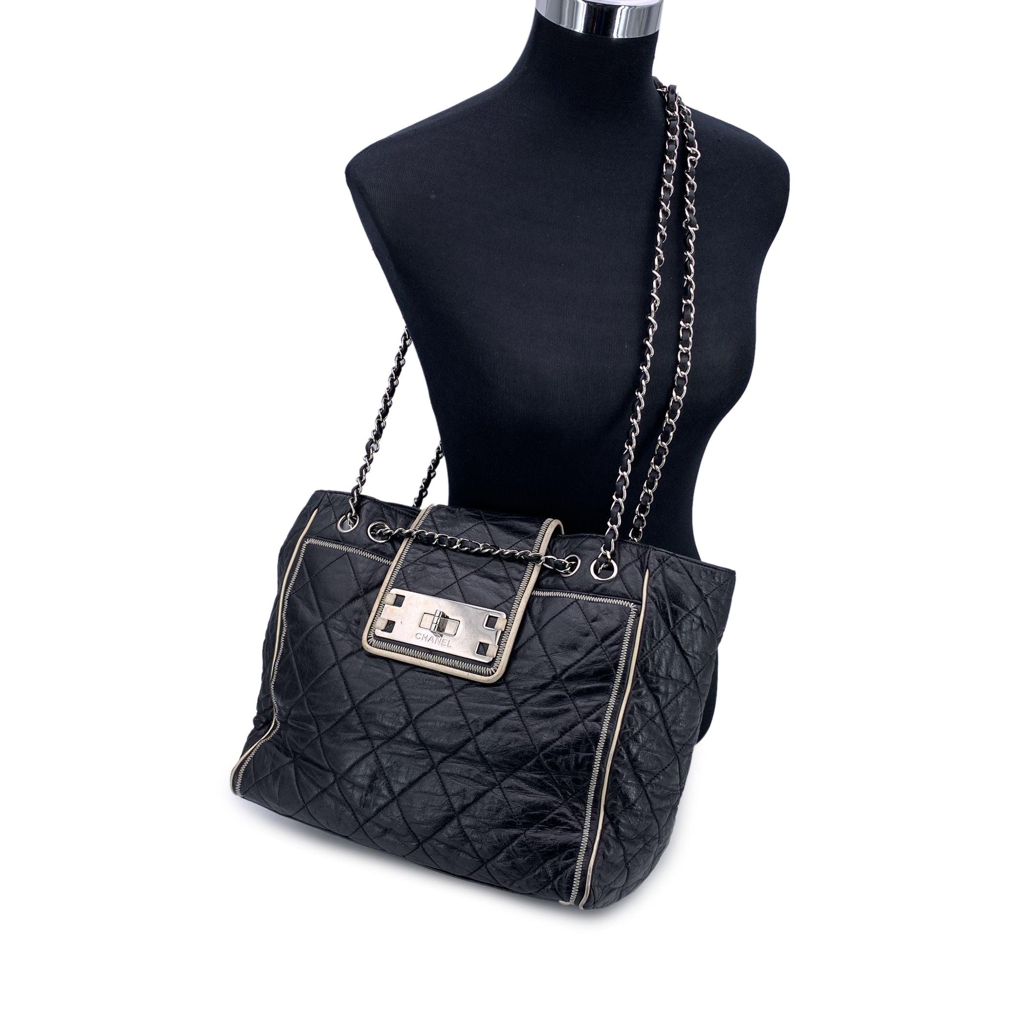 Chanel Black Glazed Lambskin Quilted North South Tote Bag In Good Condition For Sale In Rome, Rome