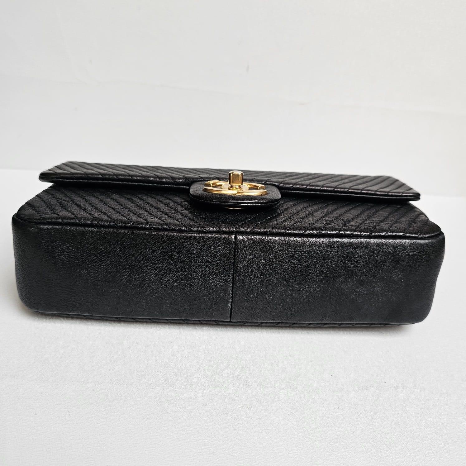 Chanel Black Goatskin Chevron Medium Single Flap Bag For Sale 6