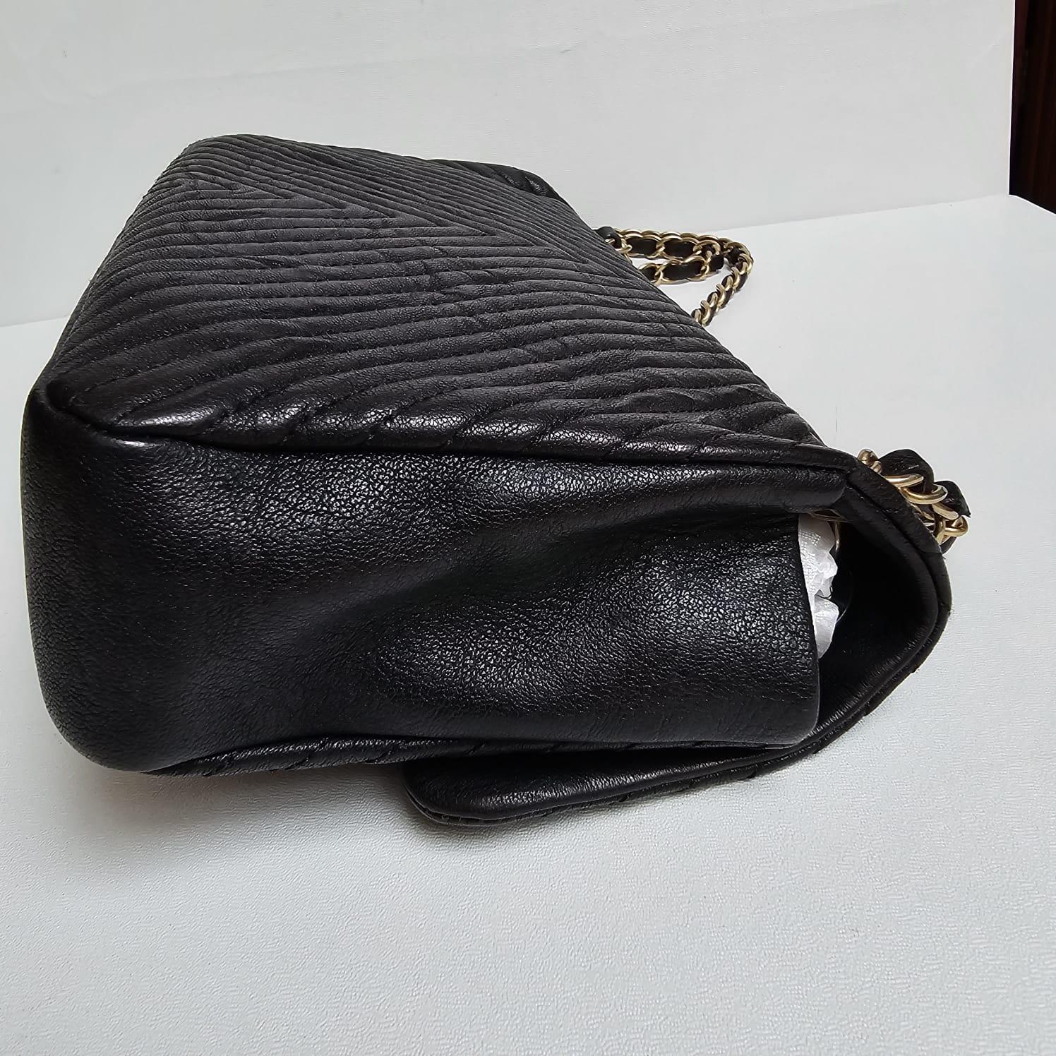 Chanel Black Goatskin Chevron Medium Single Flap Bag For Sale 7