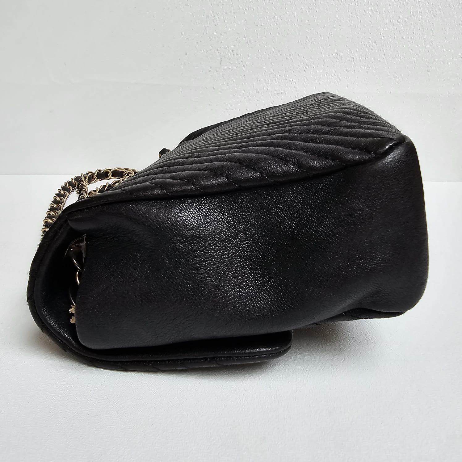 Chanel Black Goatskin Chevron Medium Single Flap Bag For Sale 8