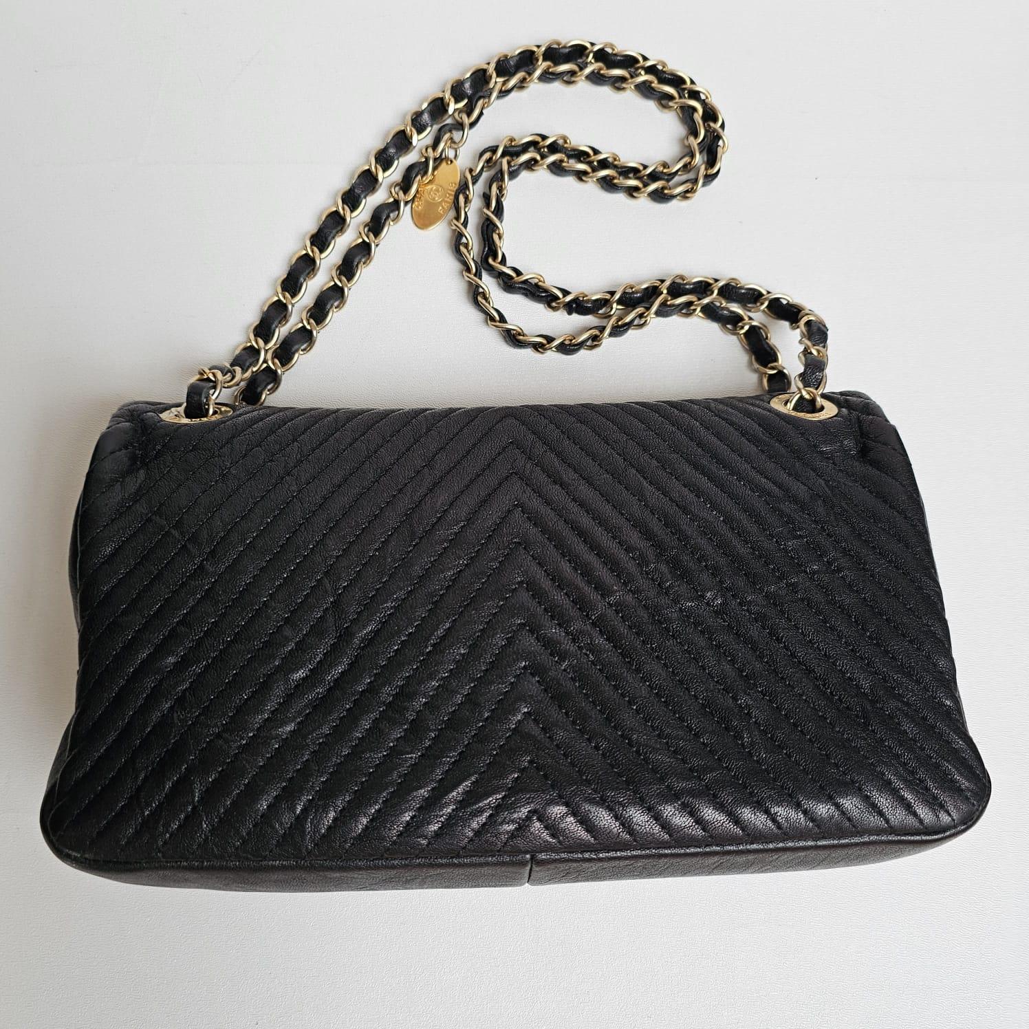 Chanel Black Goatskin Chevron Medium Single Flap Bag For Sale 9