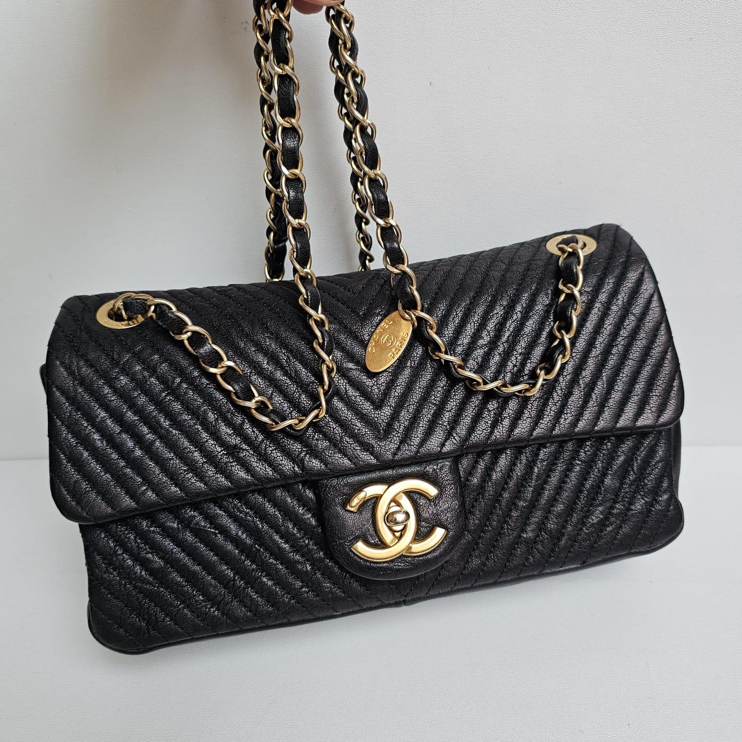 Chanel Black Goatskin Chevron Medium Single Flap Bag For Sale 4