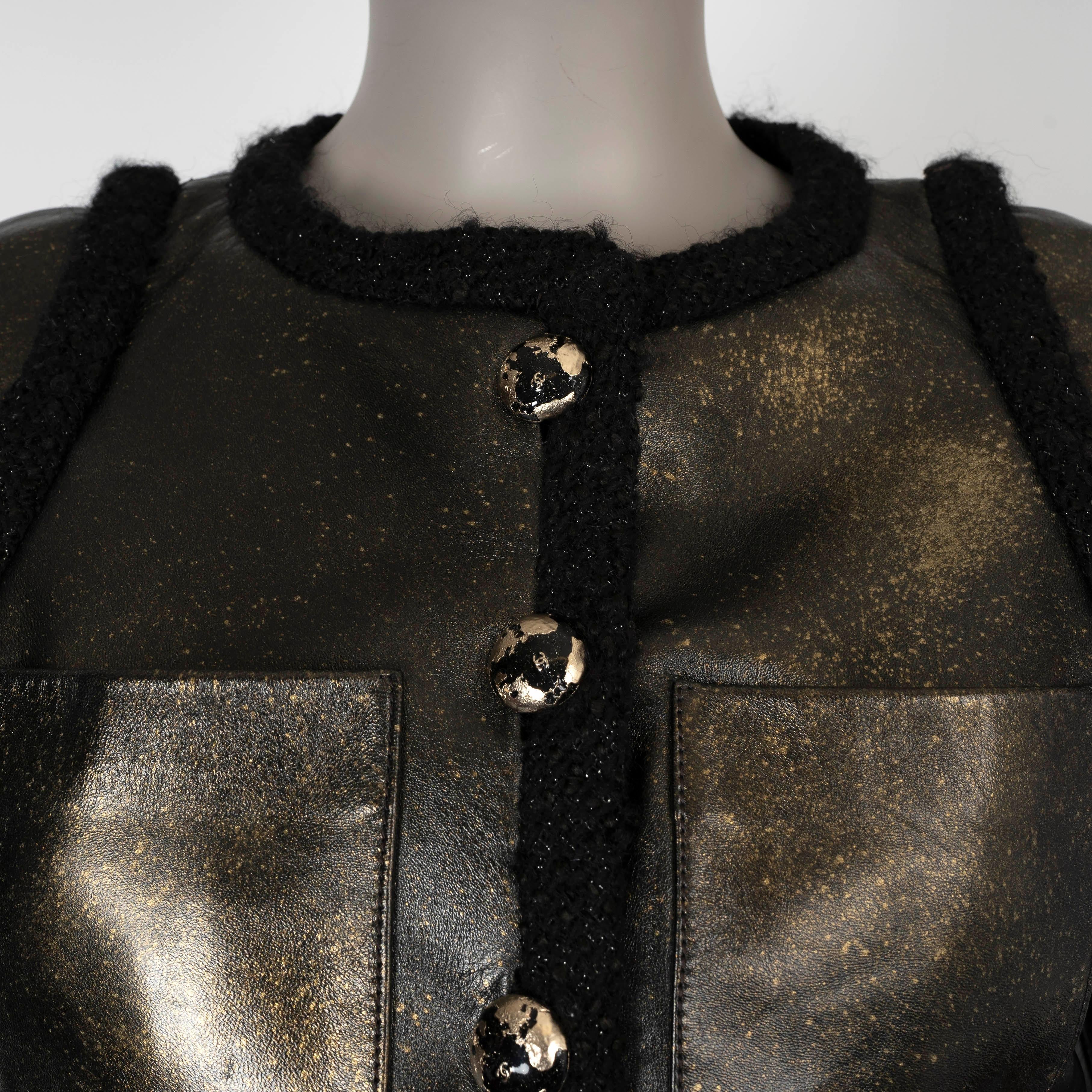 CHANEL black & gold 17K TWEED TRIM METALLIC LEATHER Jacket 36 XS For Sale 1