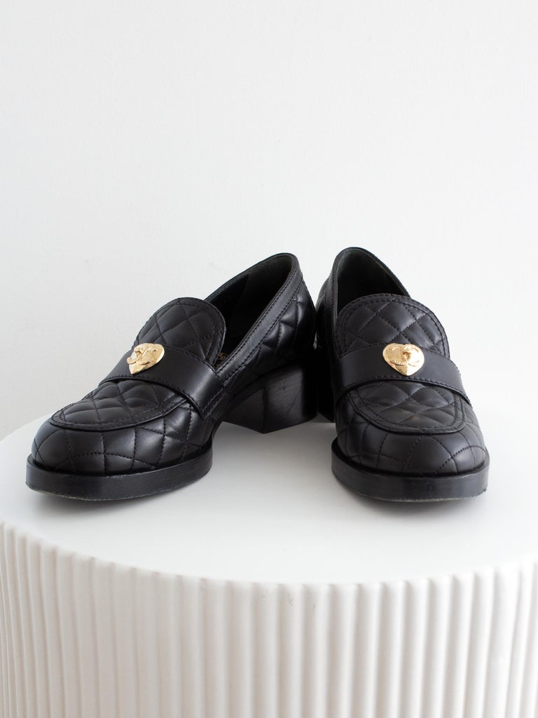 Chanel Black Gold CC Heart Lambskin Heel Loafers 40 For Sale  display picture 1