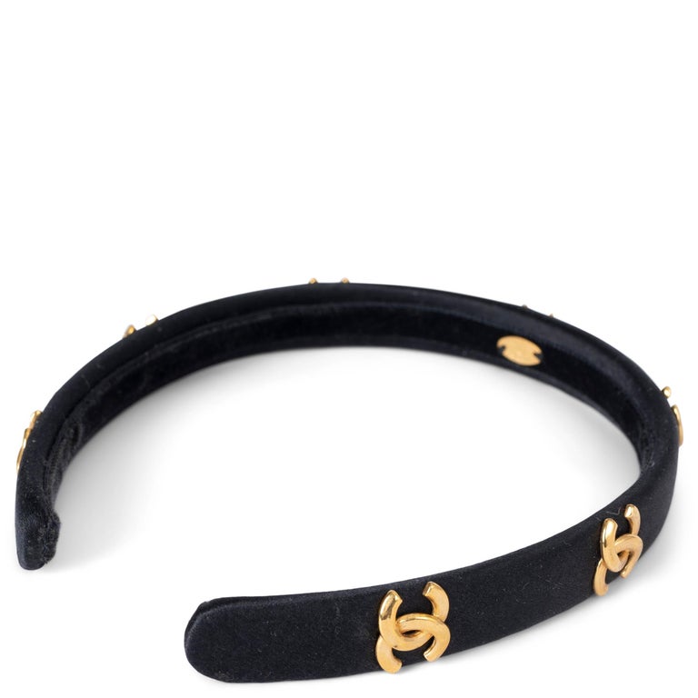 CHANEL Black Velvet Headband with Gold Logo Accent CHANEL 22S CLASSIC BLACK LEATHER GOLD CHAIN HEADBAND CC LOGO  main image 2