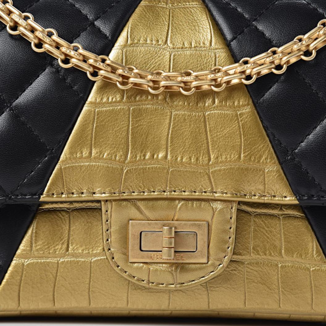 
Crocodile
Leather
Gold tone hardware
Leather lining
Turn-lock closure
Made in France
Shoulder strap drop 17