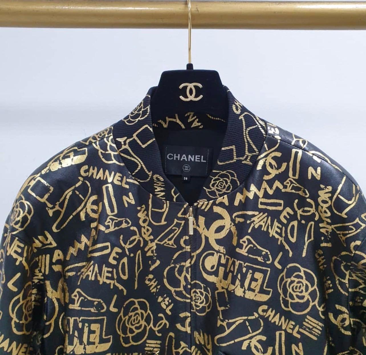 Chanel leather jacketcollection Chanel Icon 2019-20 AW. 
Unworn. No tags.
Sz.38
Hanger is not included.
For buyers from EU we can provide shipping from Poland. Please demand if you need
