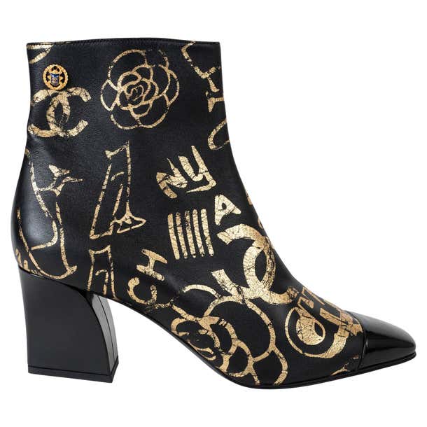Chanel Pelle Nera E Oro 19A NEW YORK GRAFFITI ANKLE Boots Scarpe 40 5 chanel-pelle-nera-e-oro-19a-new-york-graffiti-ankle-boots-scarpe-40-5