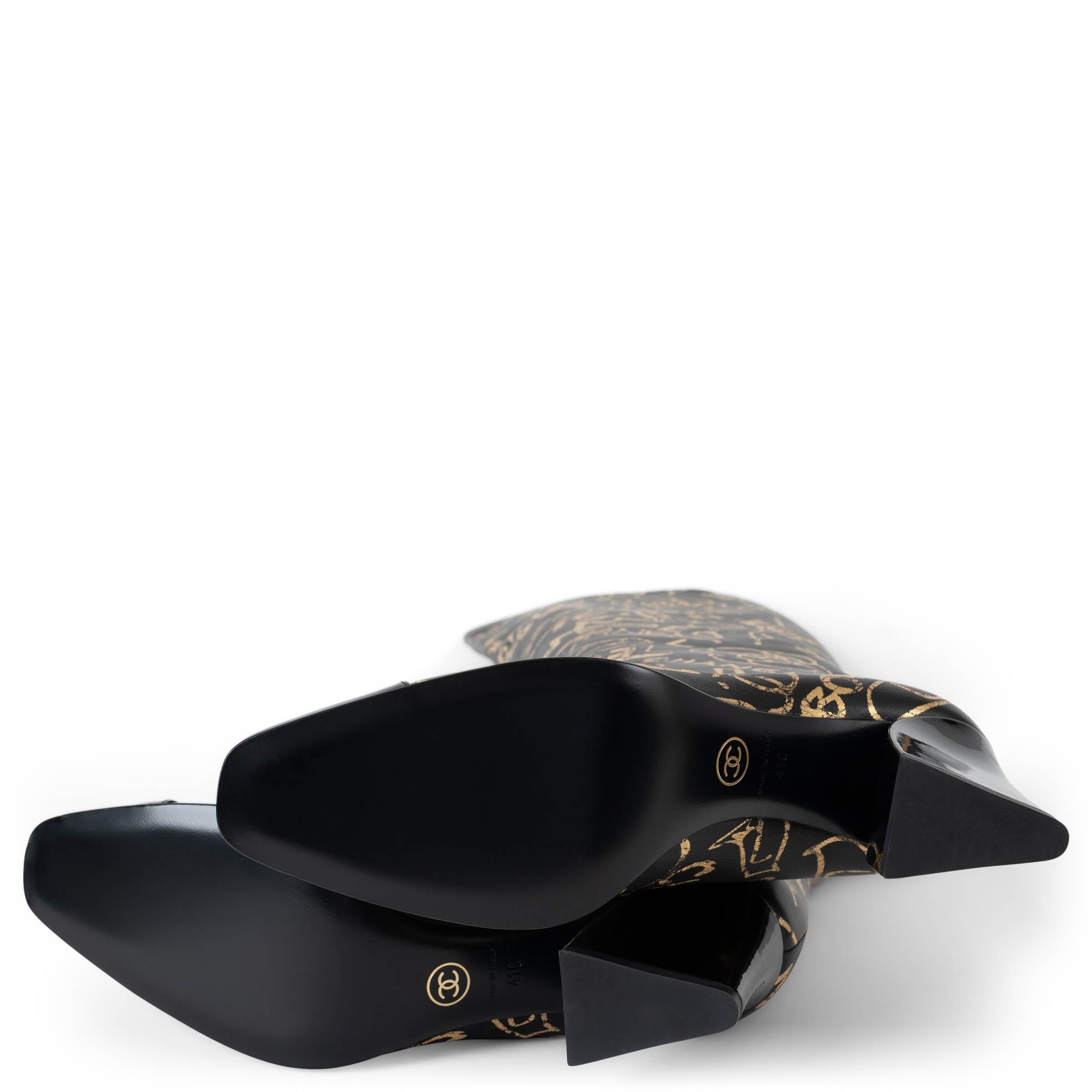CHANEL cuir noir et or 19A NEW YORK GRAFFITI OVERKNEE Bottes Chaussures 41 en vente 6