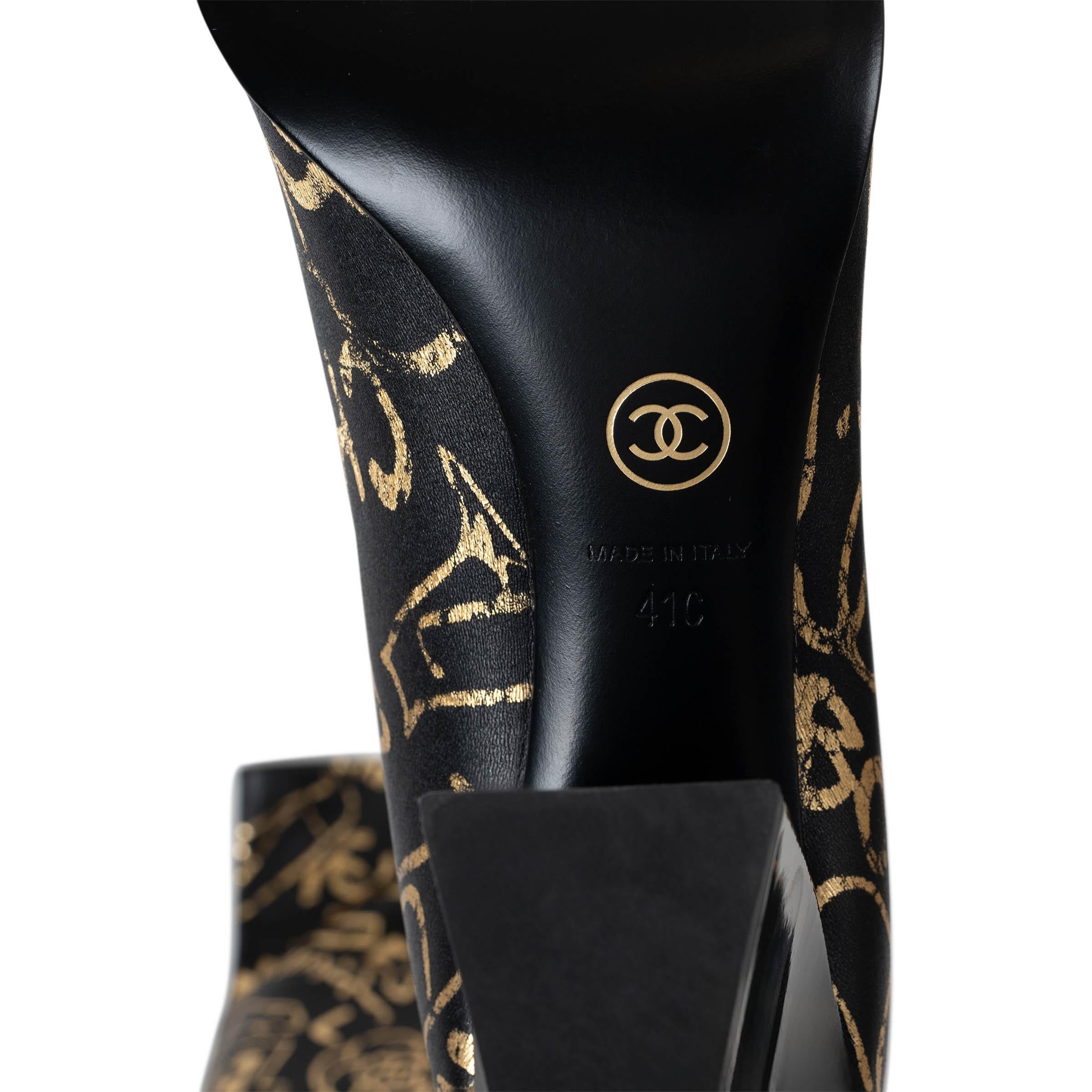 CHANEL cuir noir et or 19A NEW YORK GRAFFITI OVERKNEE Bottes Chaussures 41 en vente 5