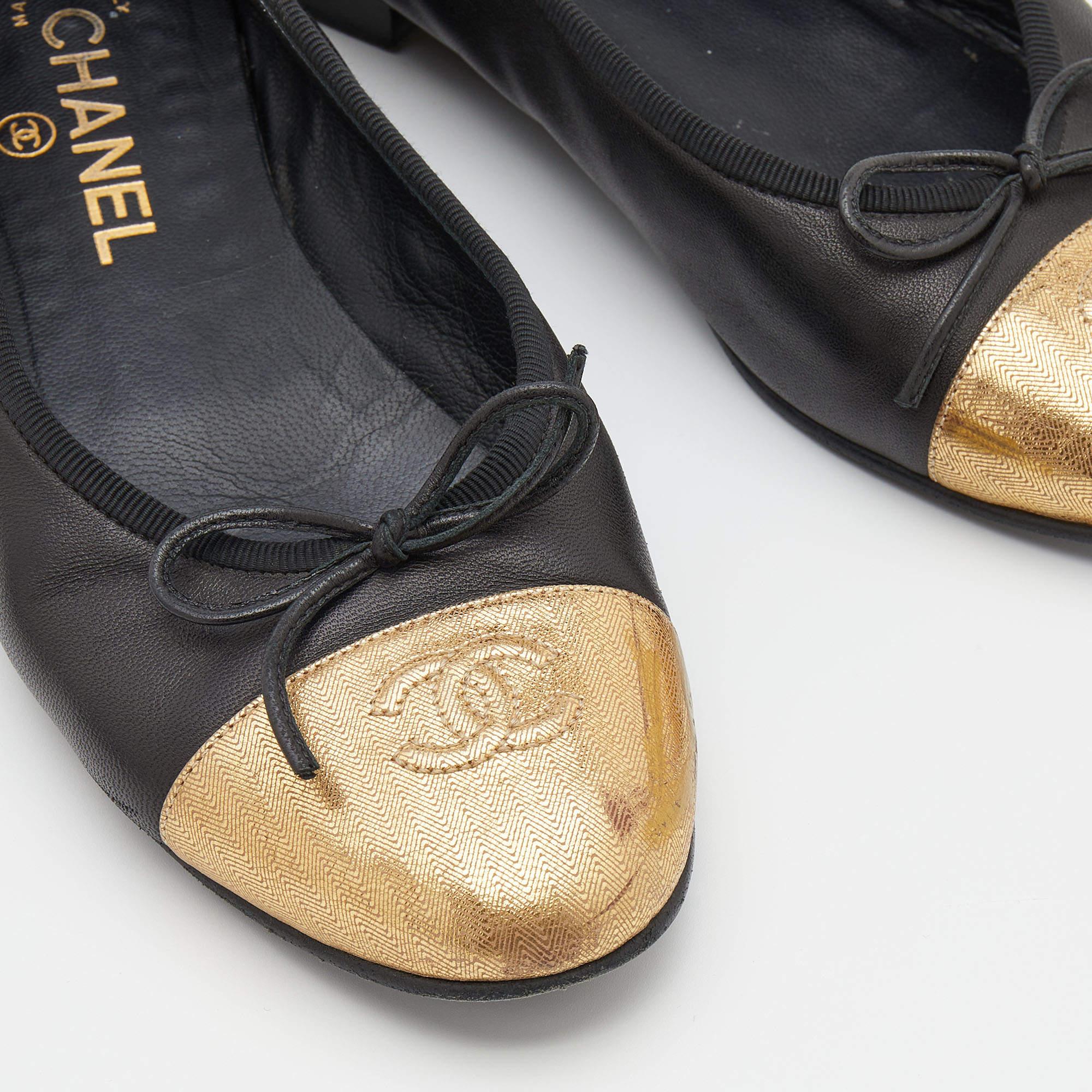 Chanel Black/Gold Leather CC Cap Toe Bow Ballet Flats Size 38.5 In Good Condition In Dubai, Al Qouz 2