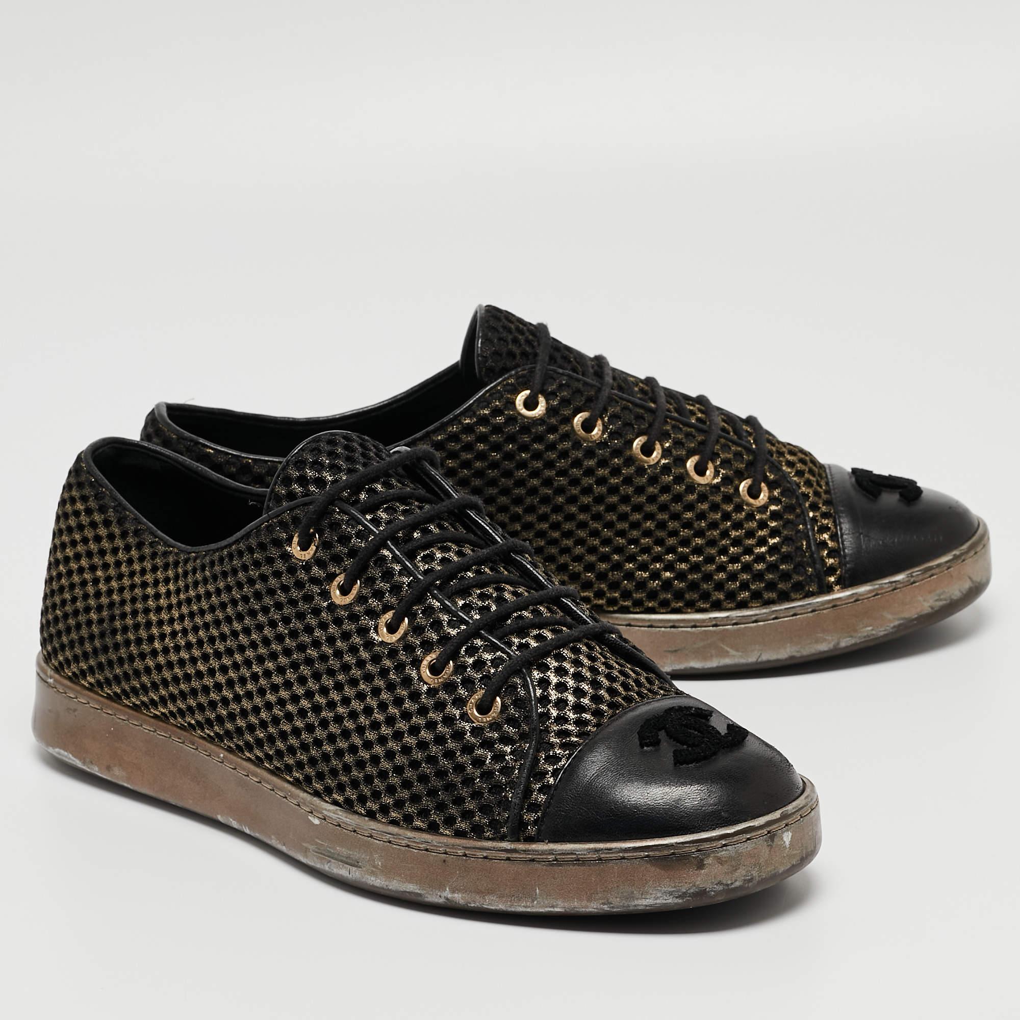 Coming in a classic silhouette, these designer sneakers are a seamless combination of luxury, comfort, and style. These sneakers are finished with signature details and comfortable insoles.


