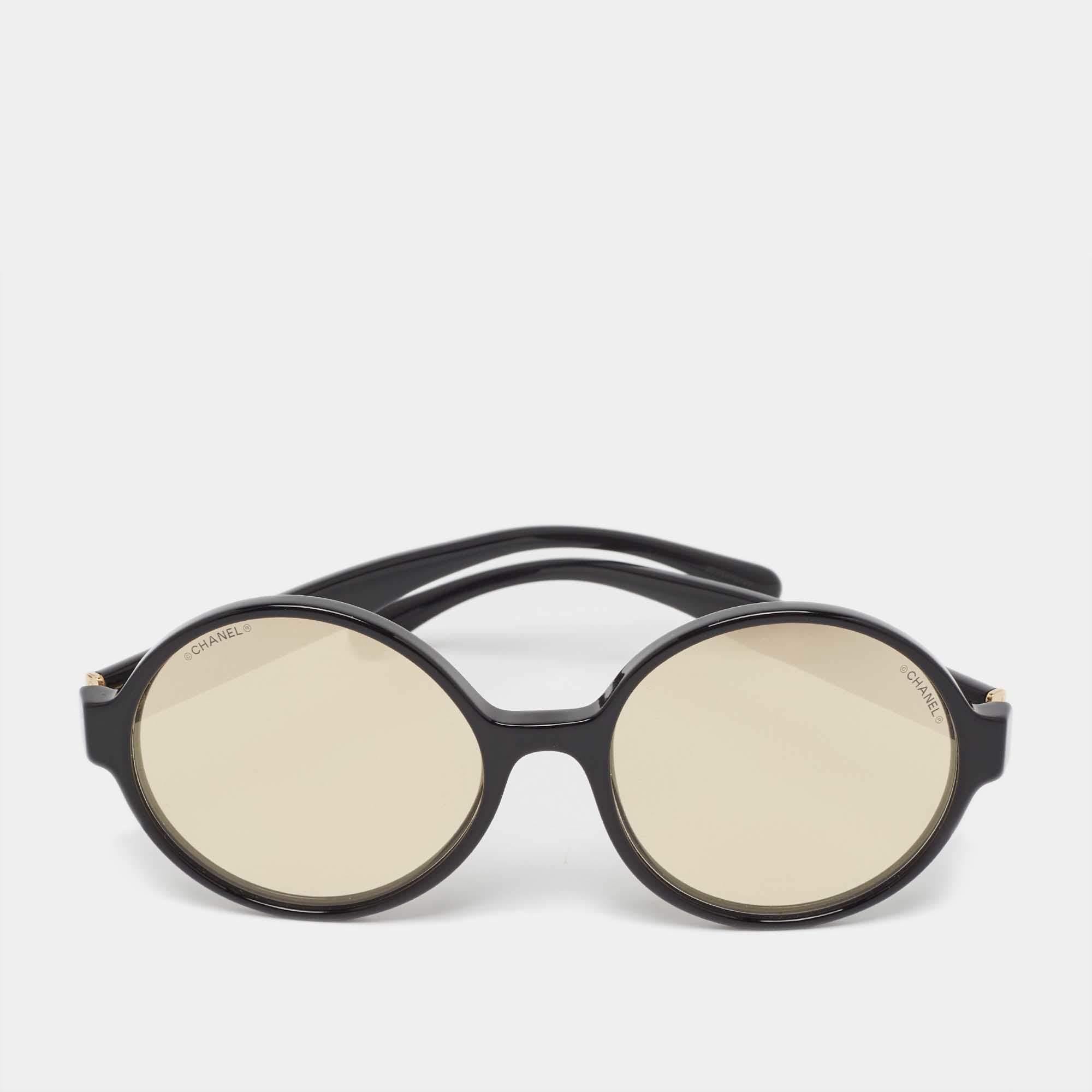 Embrace sunny days in full style with help from this pair of sunglasses by Chanel . Created with expertise, the luxe sunglasses feature a well-designed frame and high-grade lenses that are equipped to protect your eyes.

Includes
Original Box, Info