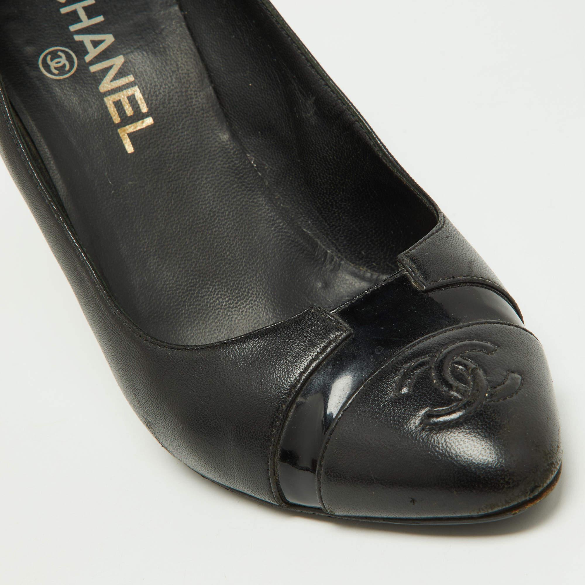 Chanel Black/Gold Patent and Leather CC Cap Toe Pumps Size 39.5 3