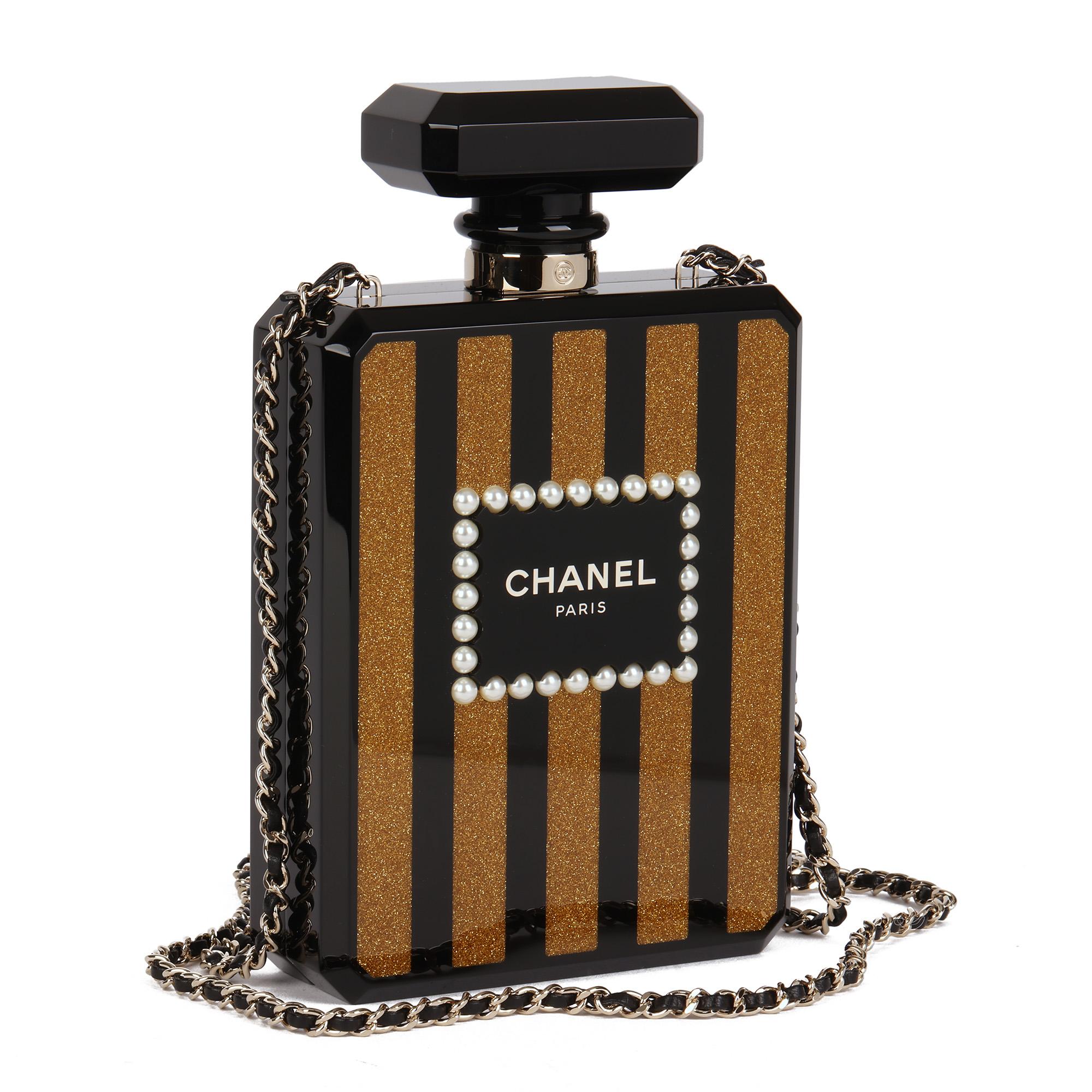 CHANEL
Black & Gold Glitter Plexiglass Pearl Embellished Perfume Bottle Minaudière

Xupes Reference: HB4434
Serial Number: 23724983
Age (Circa): 2017
Accompanied By: Chanel Dust Bag, Box, Care Booklet, Selfridges Receipt, Authenticity