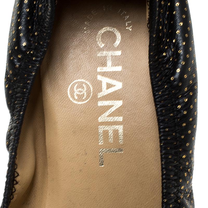Women's Chanel Black/Gold Polka Dot Leather Scrunch Pumps Size 38