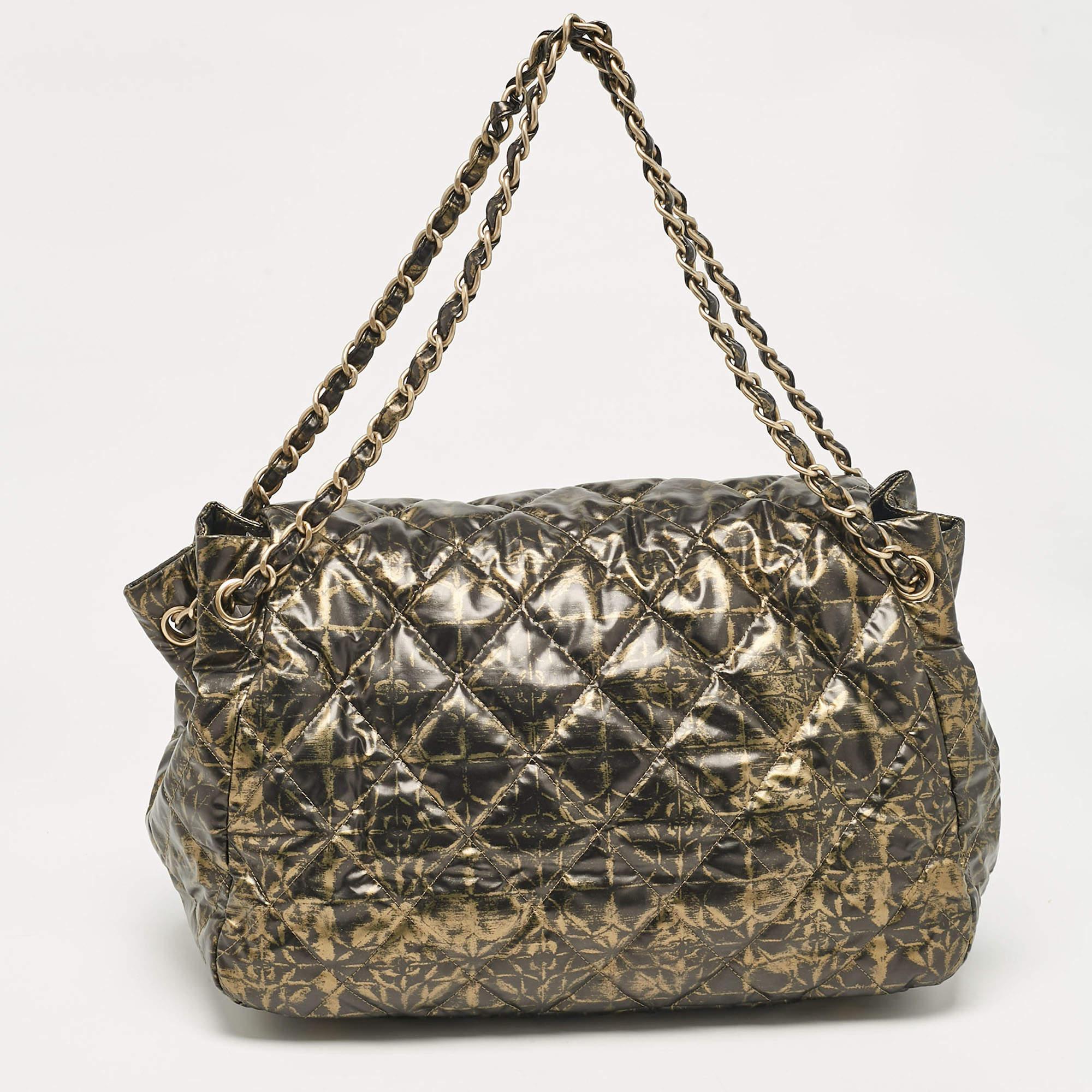 Chanel Black/Gold Quilted Printed Coated Nylon Accordion Flap Bag In Good Condition In Dubai, Al Qouz 2
